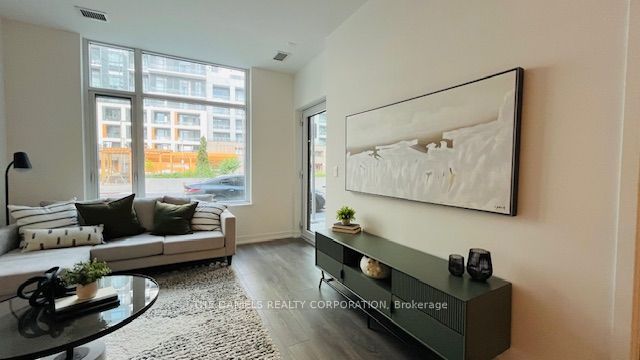 8 Beverley Glen Boulevard 120, Vaughan, ON L4J 0L5