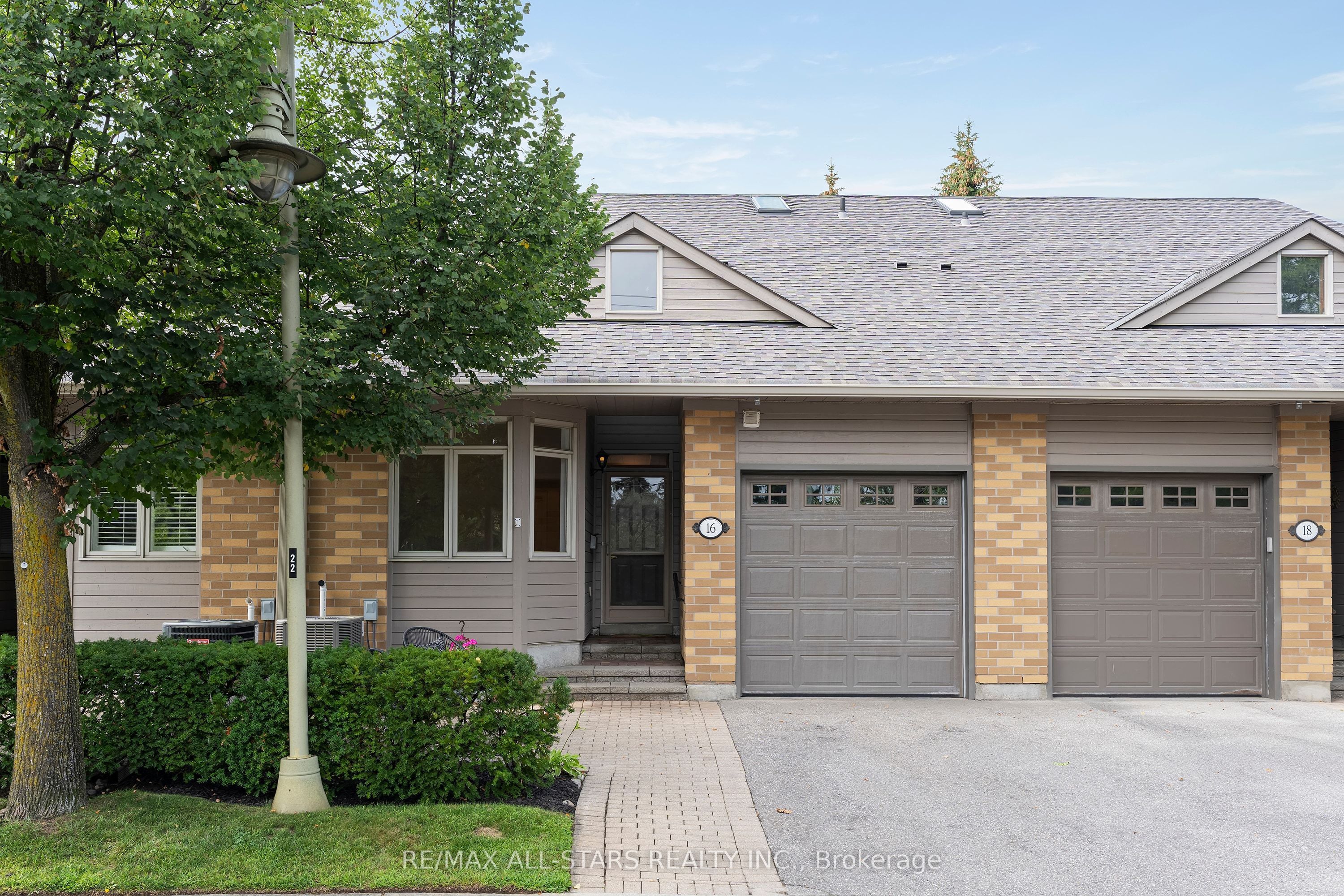 16 Kingfisher Cove Way, Markham, ON L6E 1B4