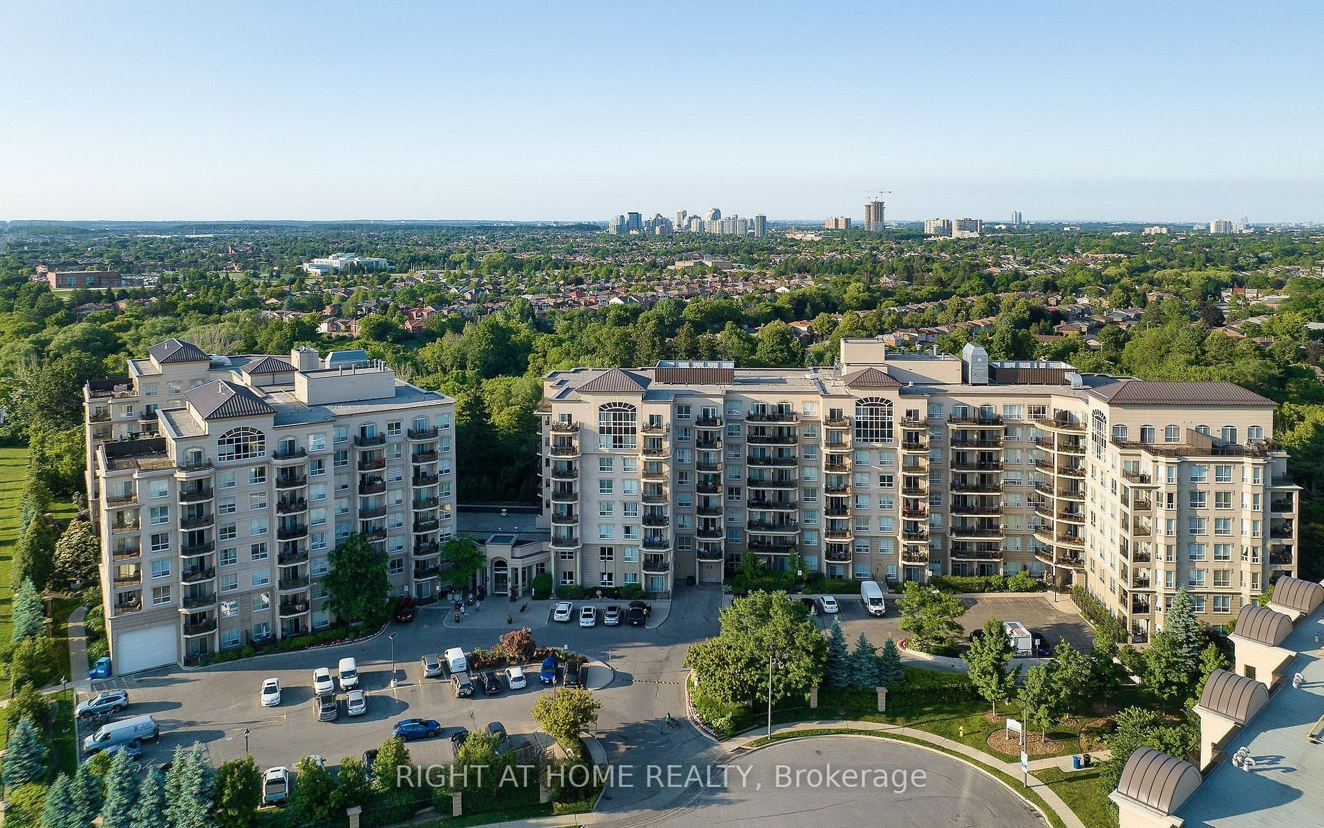 8 Maison Parc Court 305, Vaughan, ON L4J 9K5 photo 2