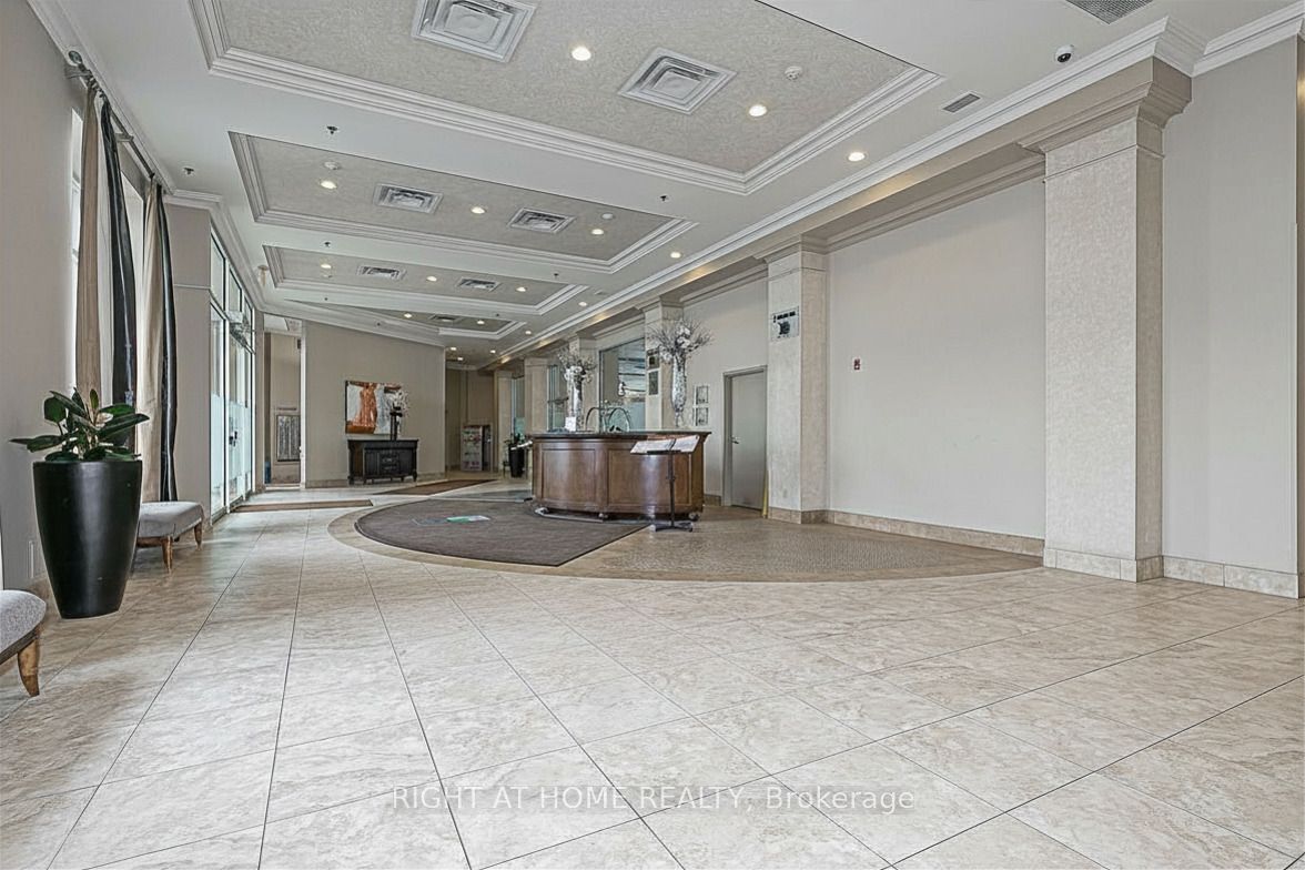 8 Maison Parc Court 305, Vaughan, ON L4J 9K5 photo 5