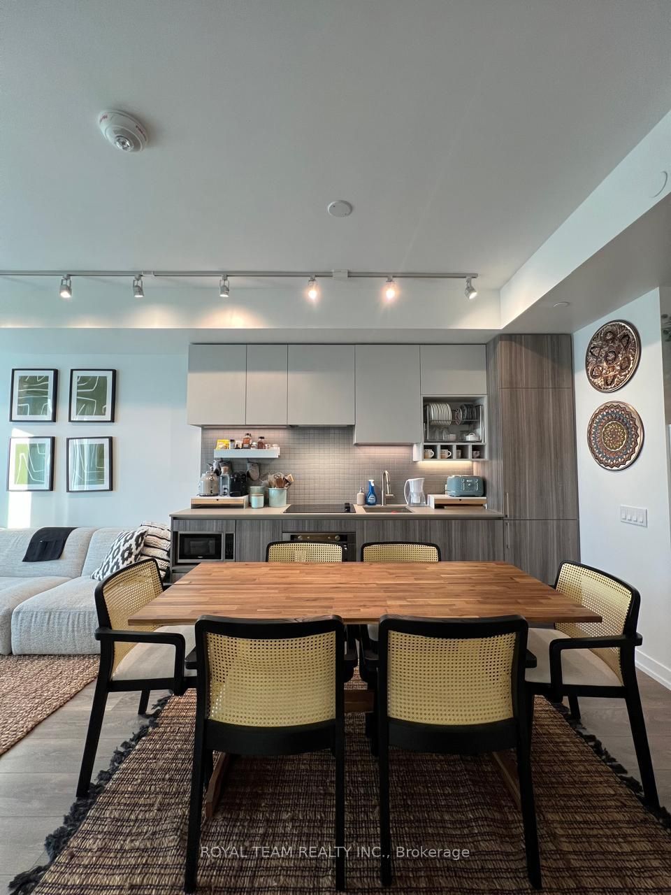 898 Portage Parkway 6001, Vaughan, ON L4K 0J1