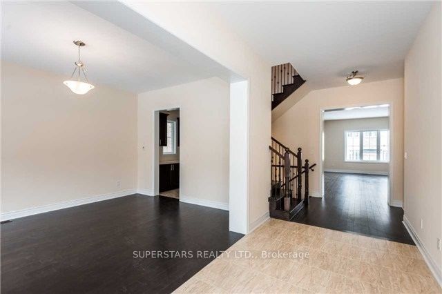 58 Ken Sinclair Crescent, Aurora, ON L4G 3J1 photo 2