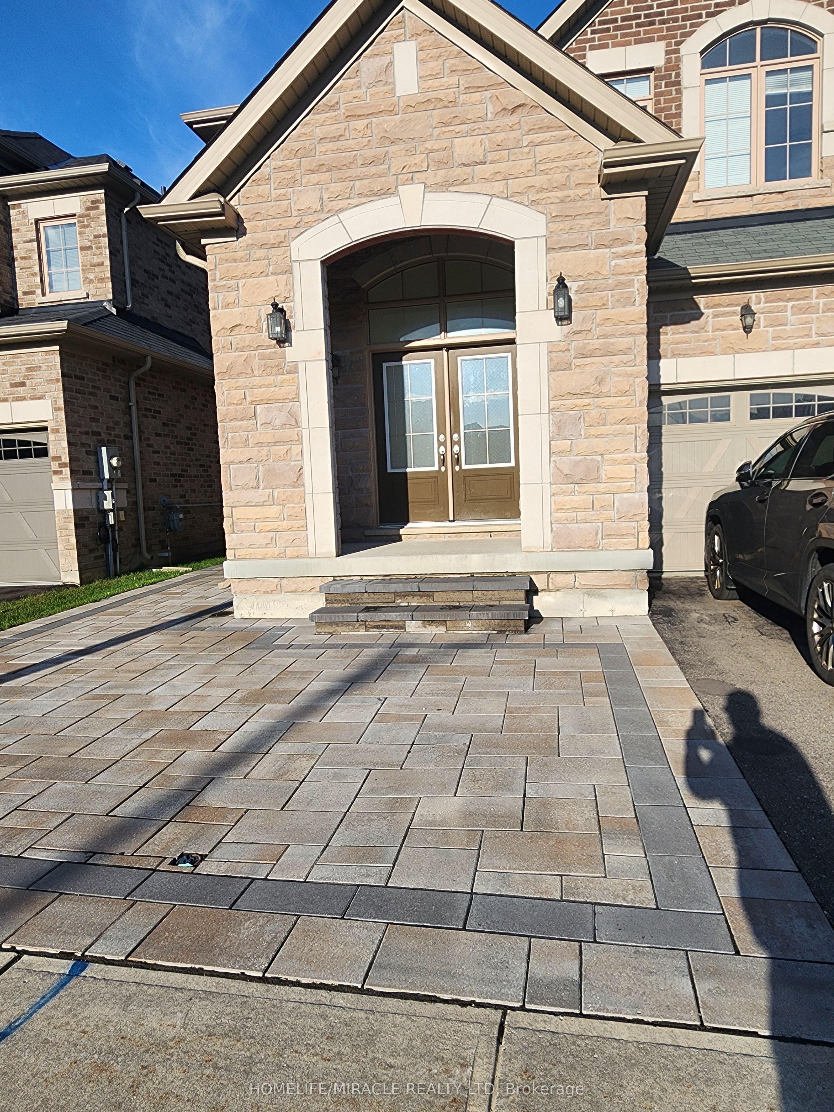 1607 Emberton Way, Innisfil, ON L9S 0N4
