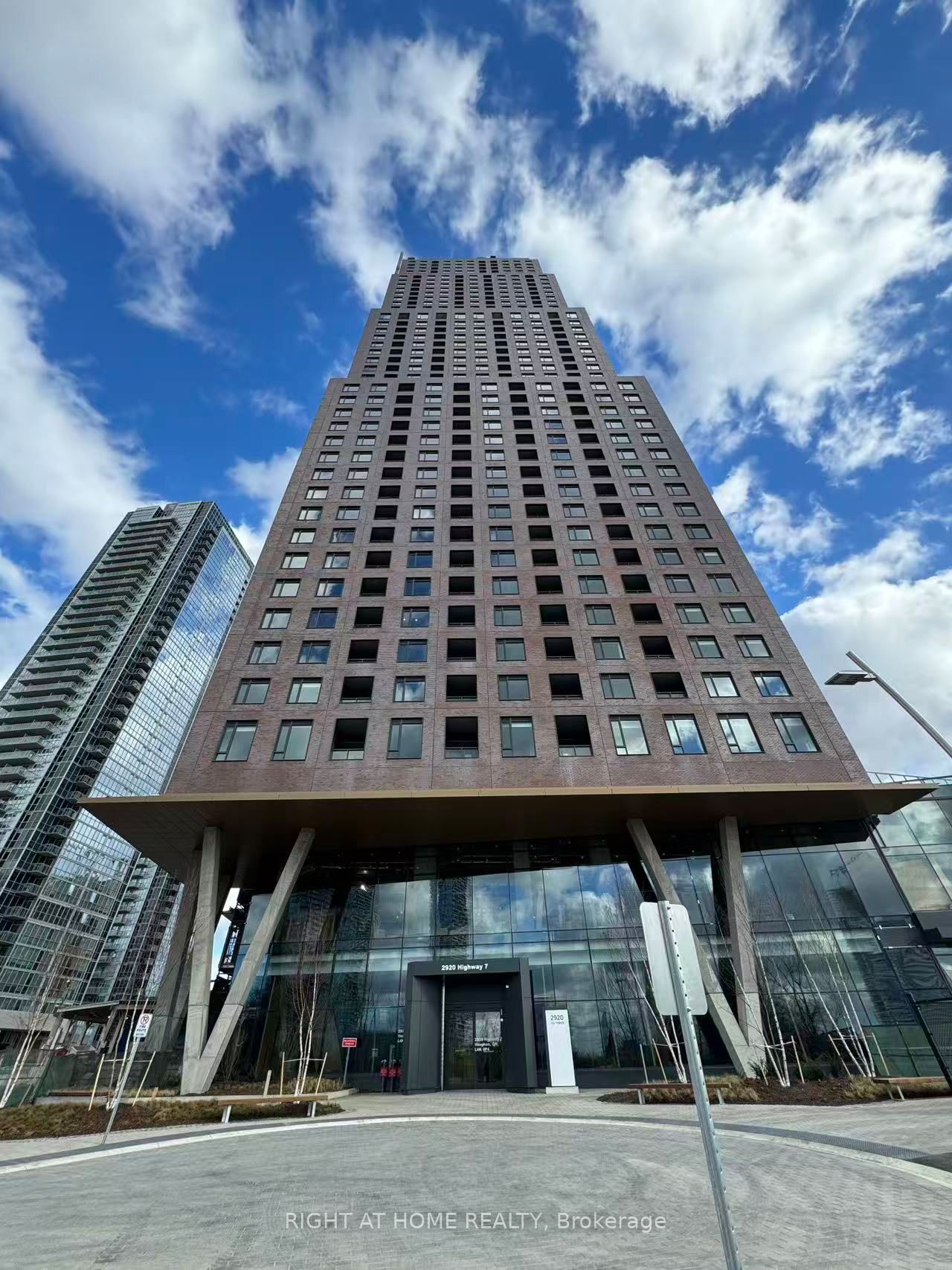 2920 HIGHWAY 7 1606, Vaughan, ON L4K 0P4