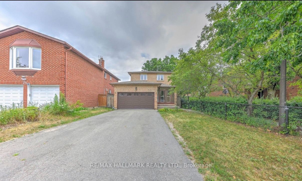 27 Pugsley Avenue, Richmond Hill, ON L4C 8V2 photo 2