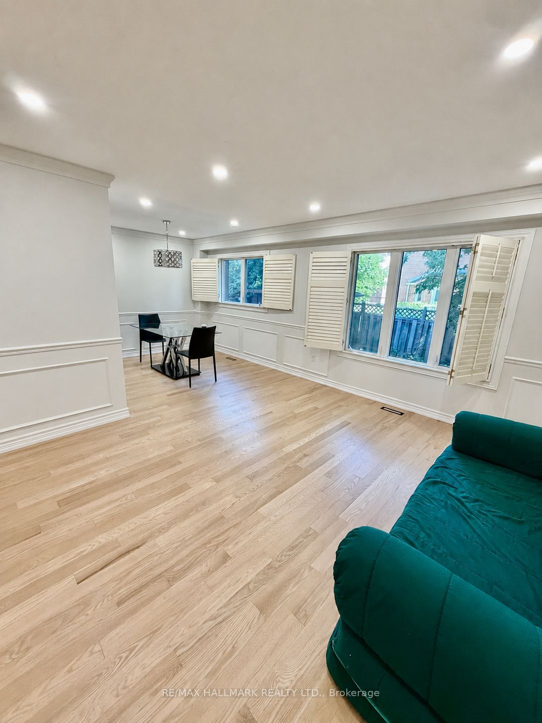 27 Pugsley Avenue, Richmond Hill, ON L4C 8V2 photo 4