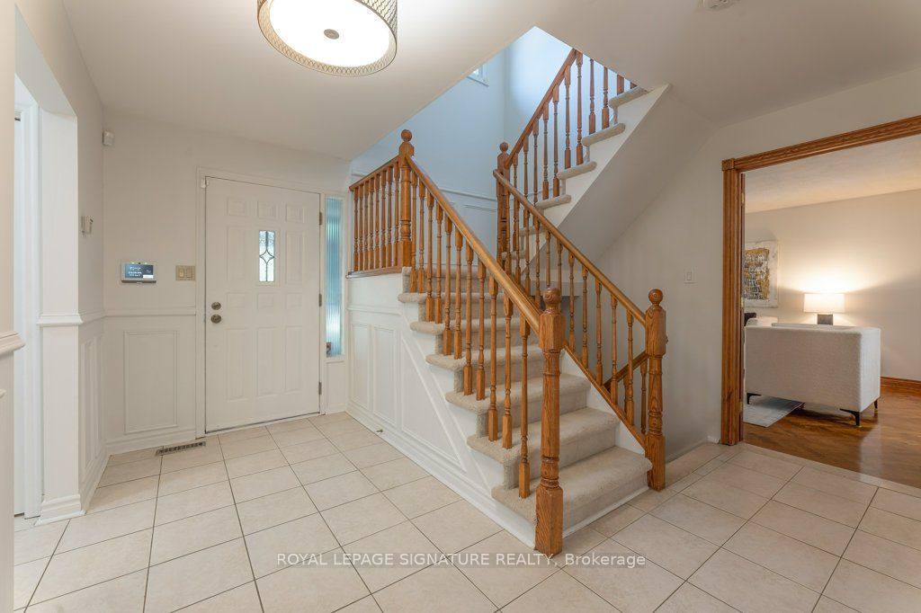 25 Stiver Court, Markham, ON L3R 2R1 photo 2