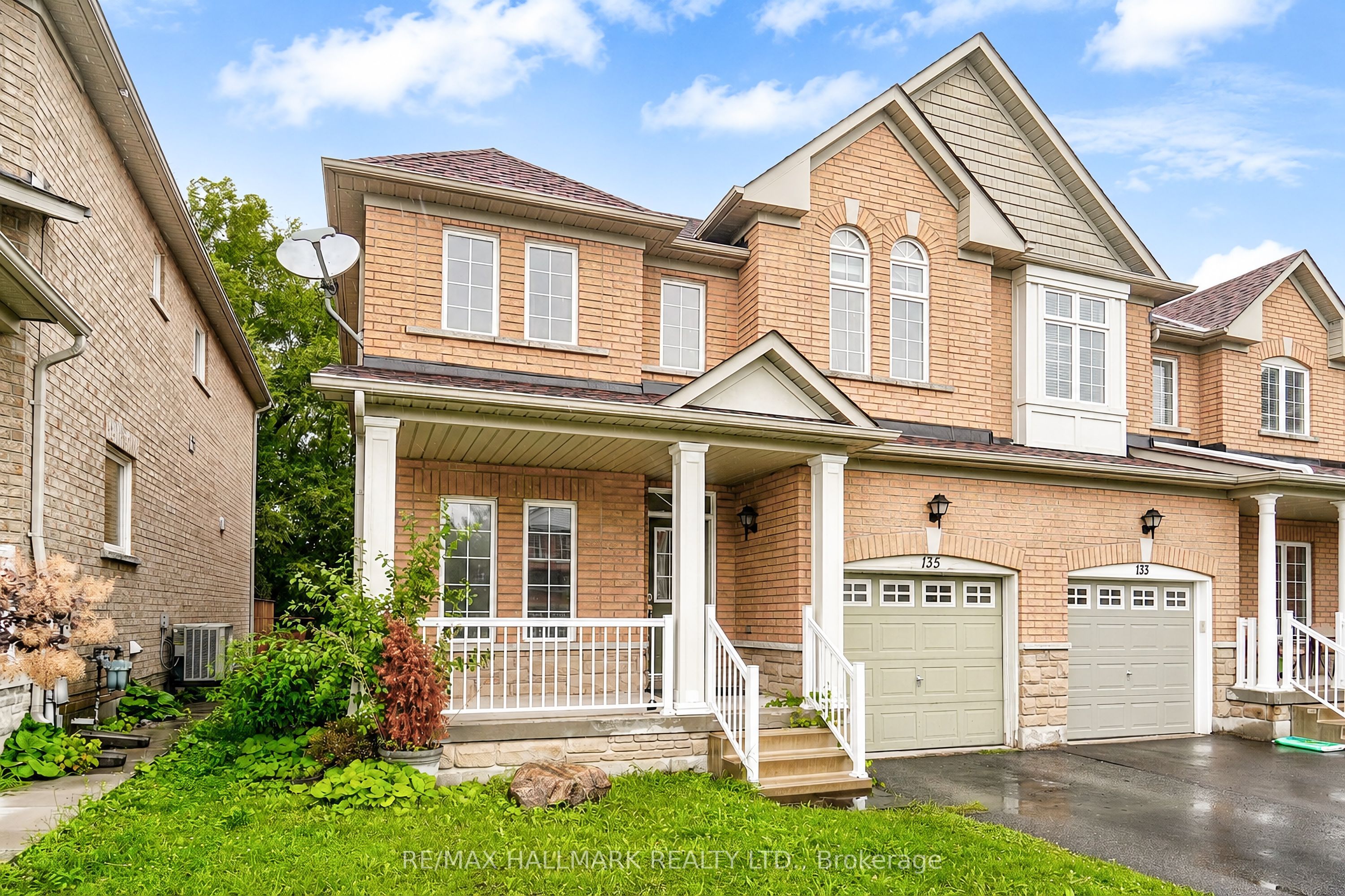 135 Maroon Drive, Richmond Hill, ON L4E 5B7 photo 2