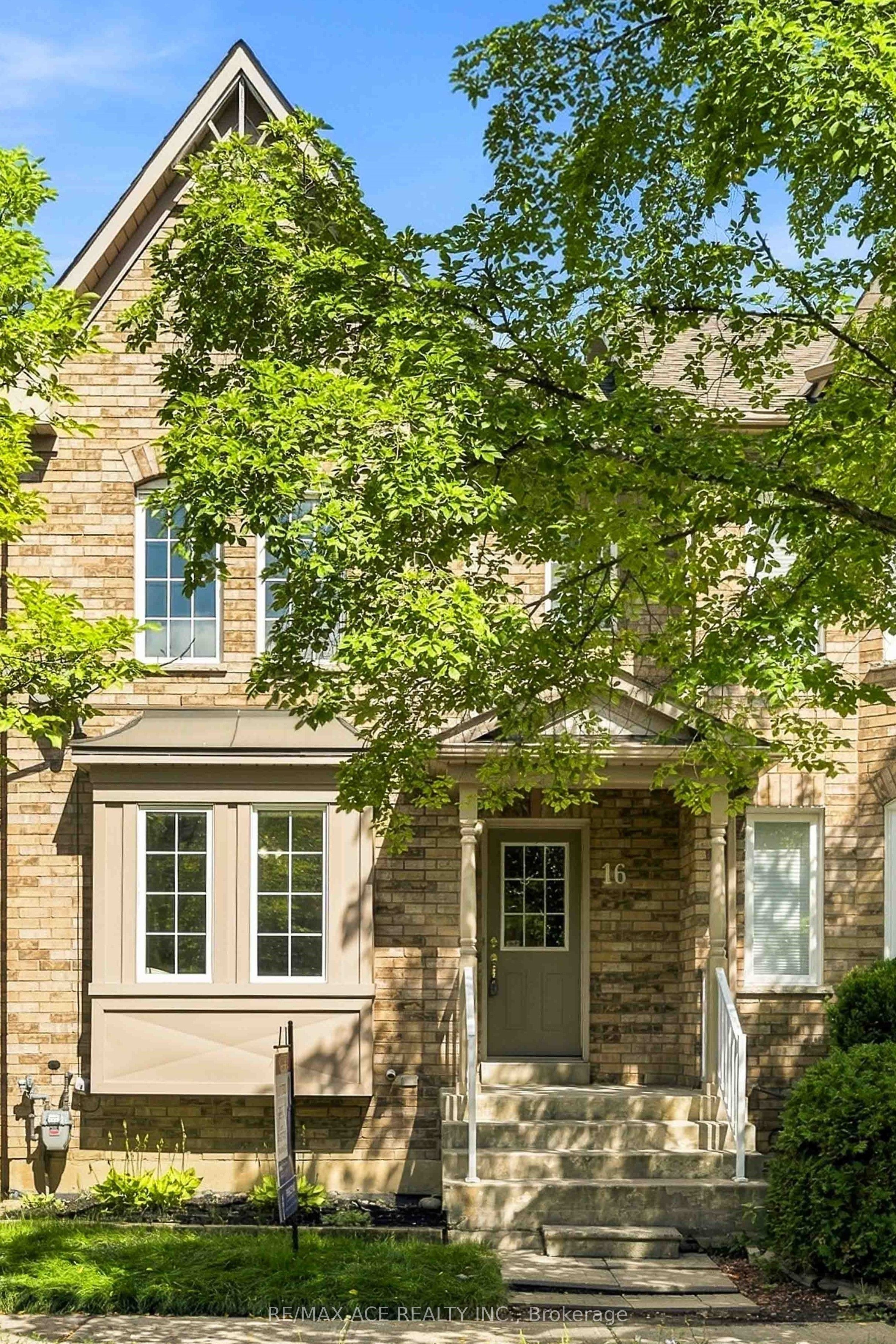 16 White's Hill Avenue, Markham, ON L6B 1C1 photo 3