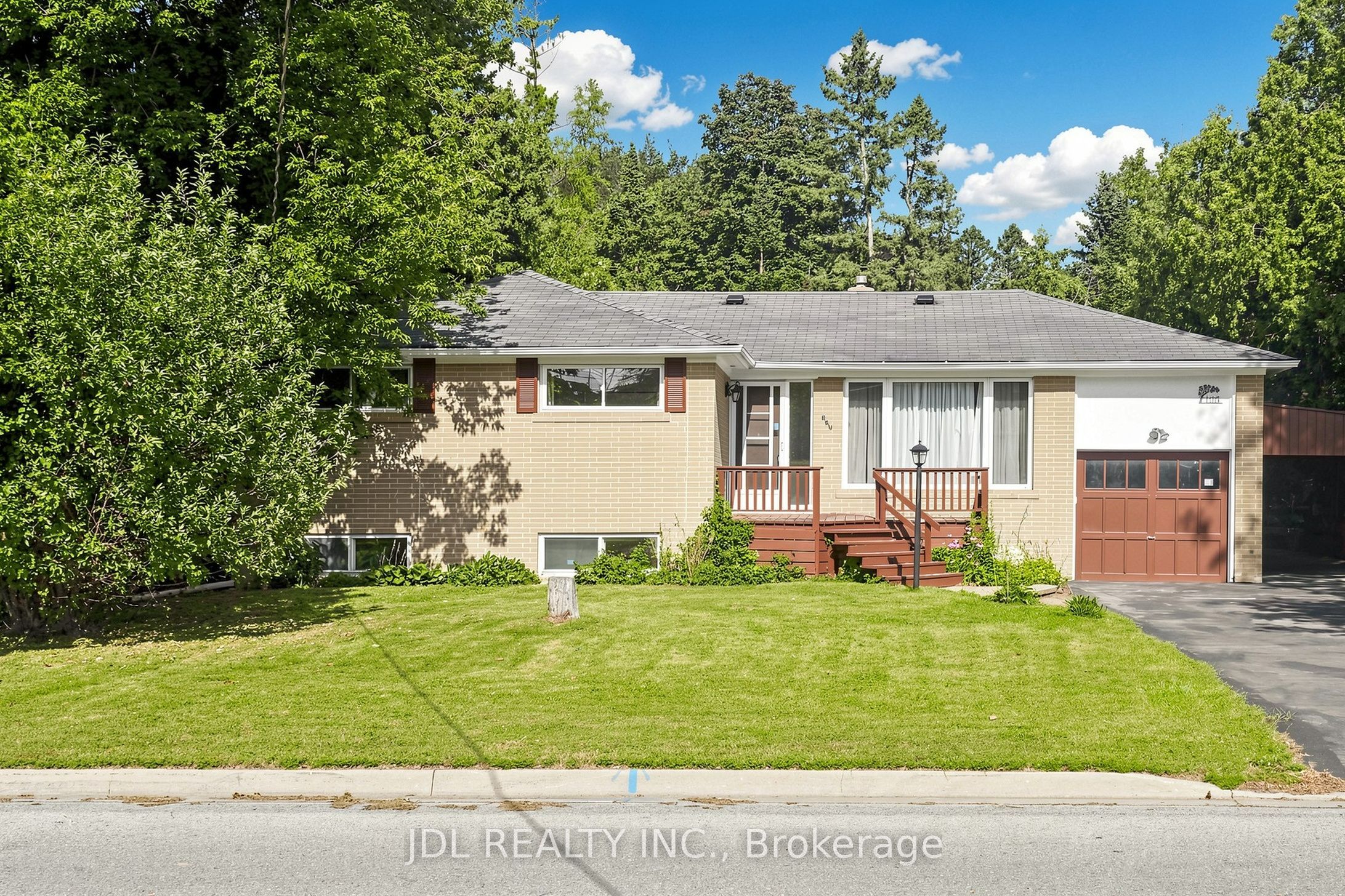 105 Park Avenue, Newmarket, ON L3Y 1T6