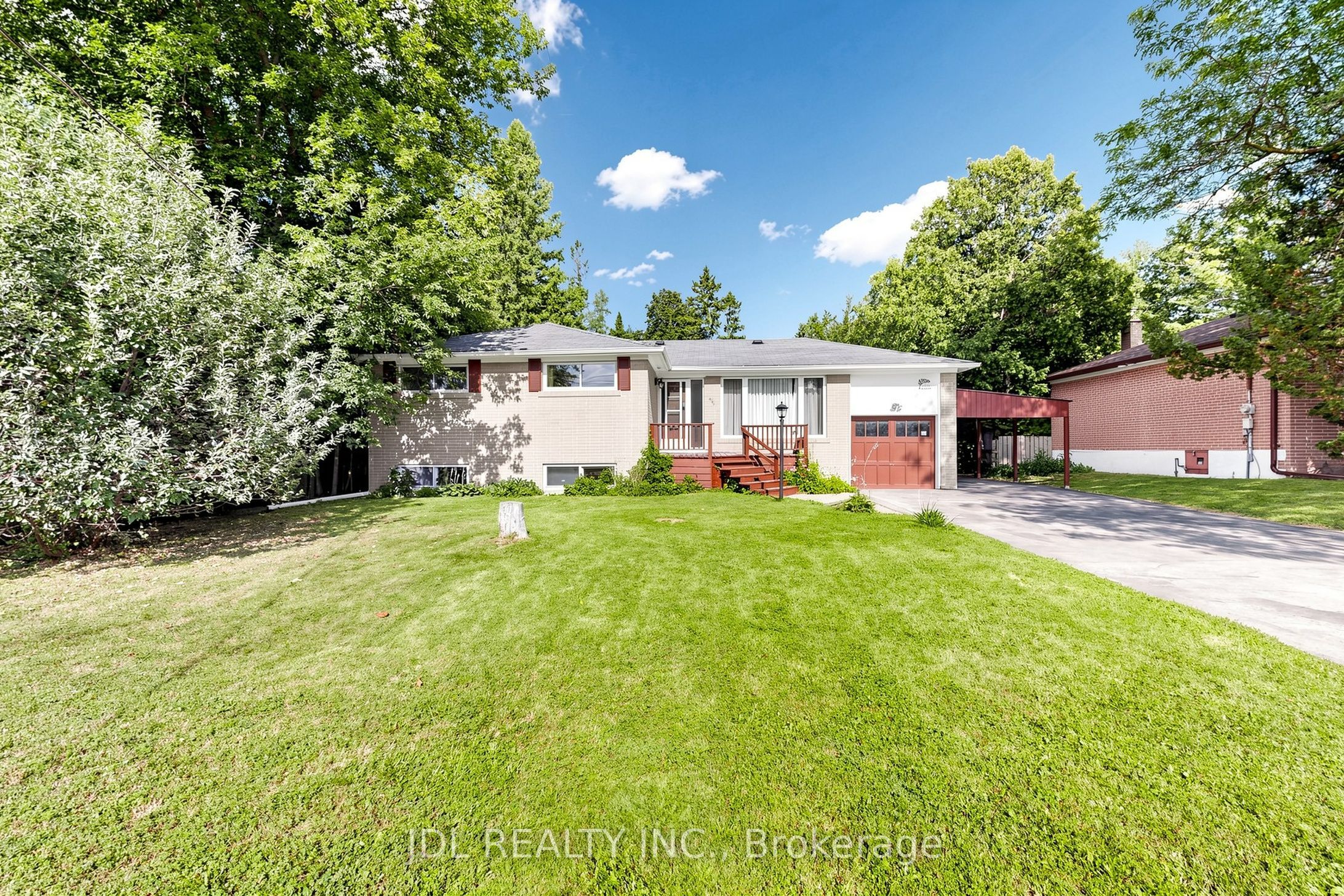 105 Park Avenue, Newmarket, ON L3Y 1T6 photo 2