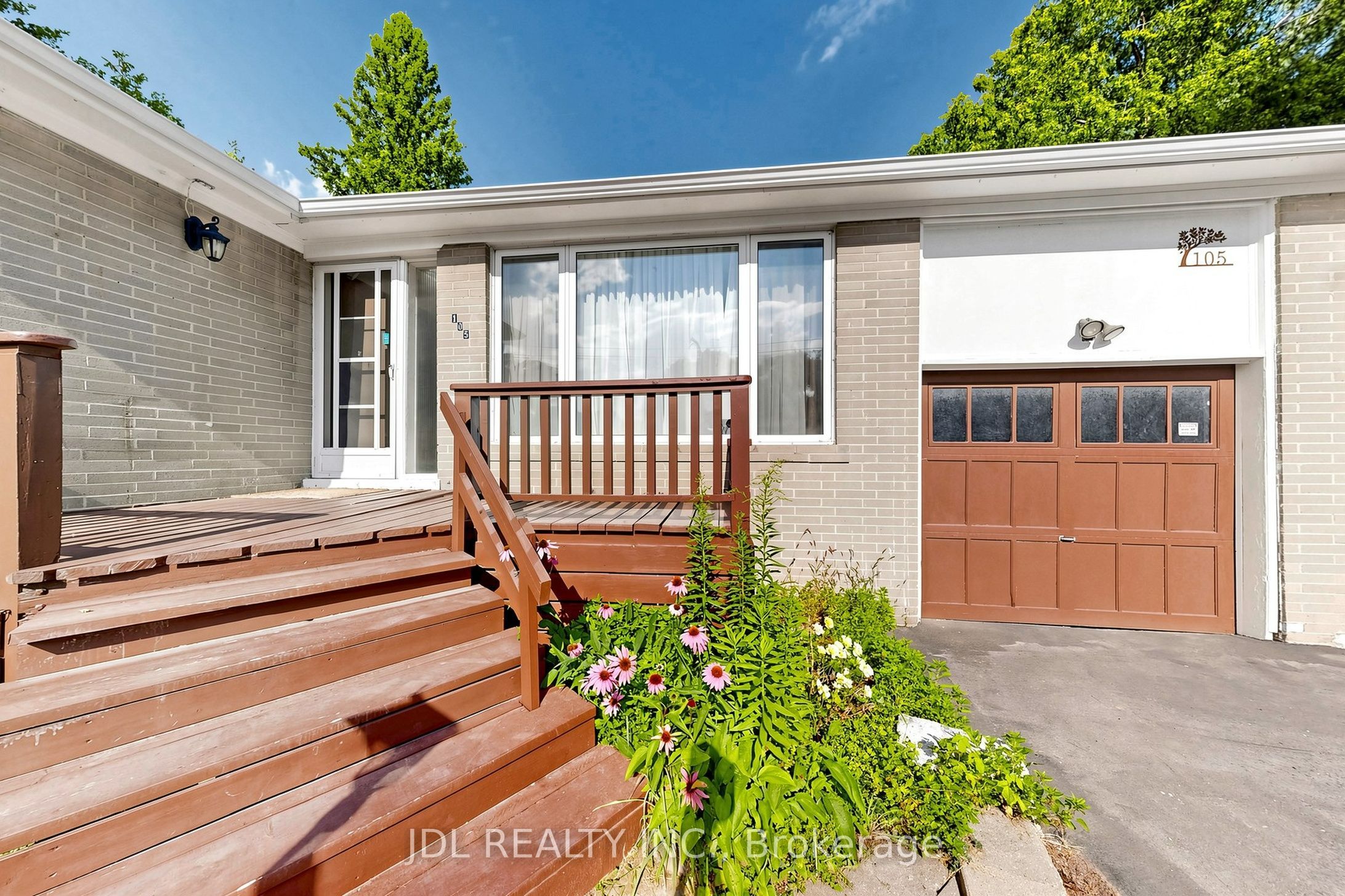 105 Park Avenue, Newmarket, ON L3Y 1T6 photo 4