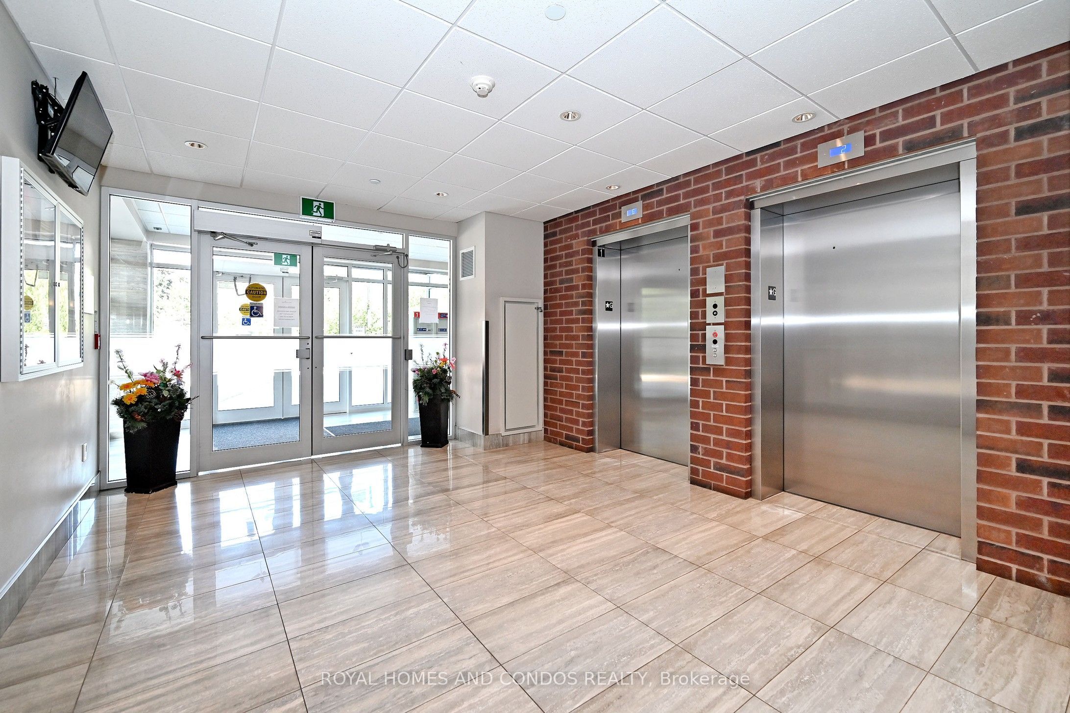 7768 Kennedy Road 203, Markham, ON L3R 5K1 photo 3