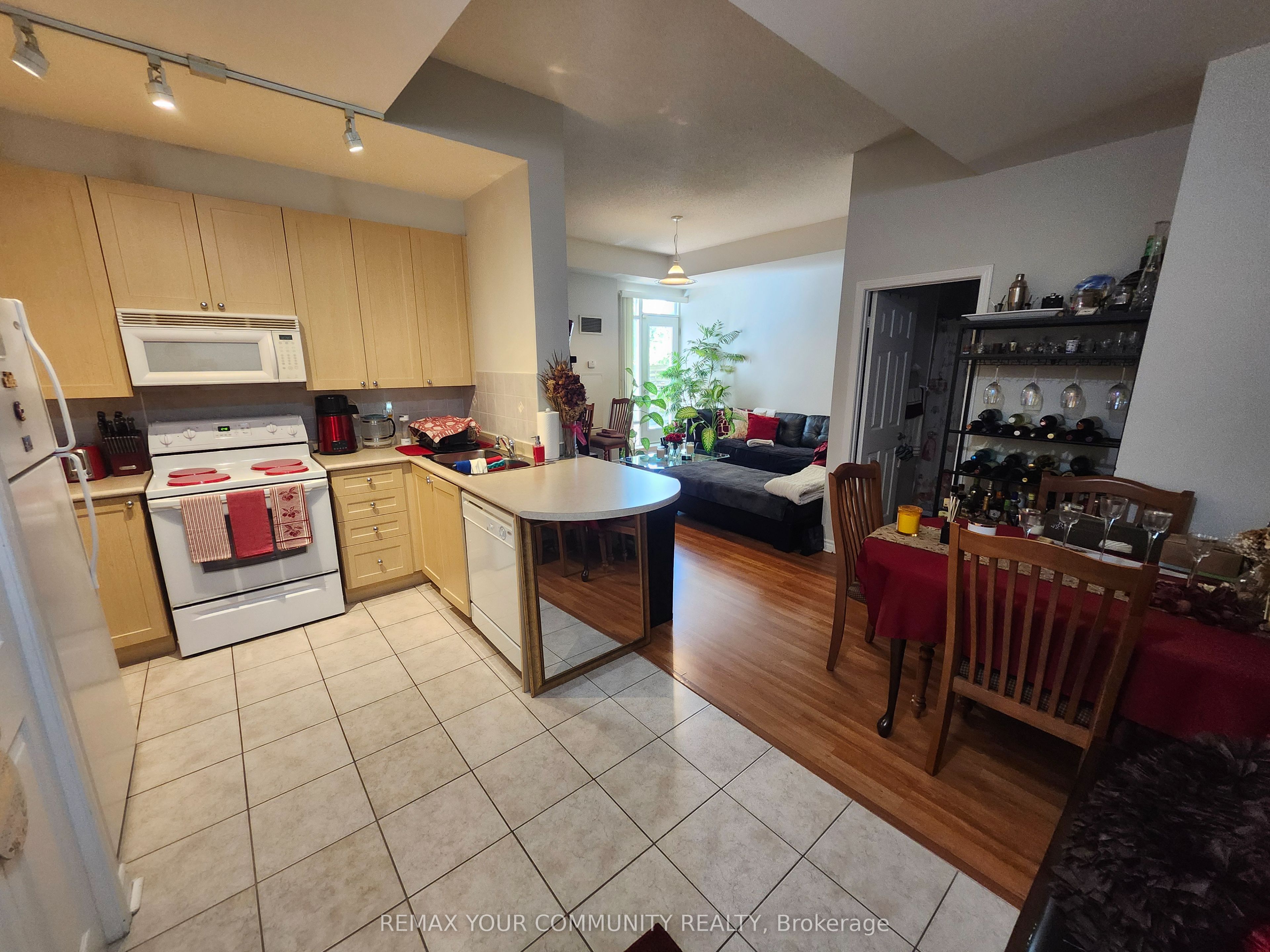 11121 Yonge Street 112, Richmond Hill, ON L4C 0S7 photo 5