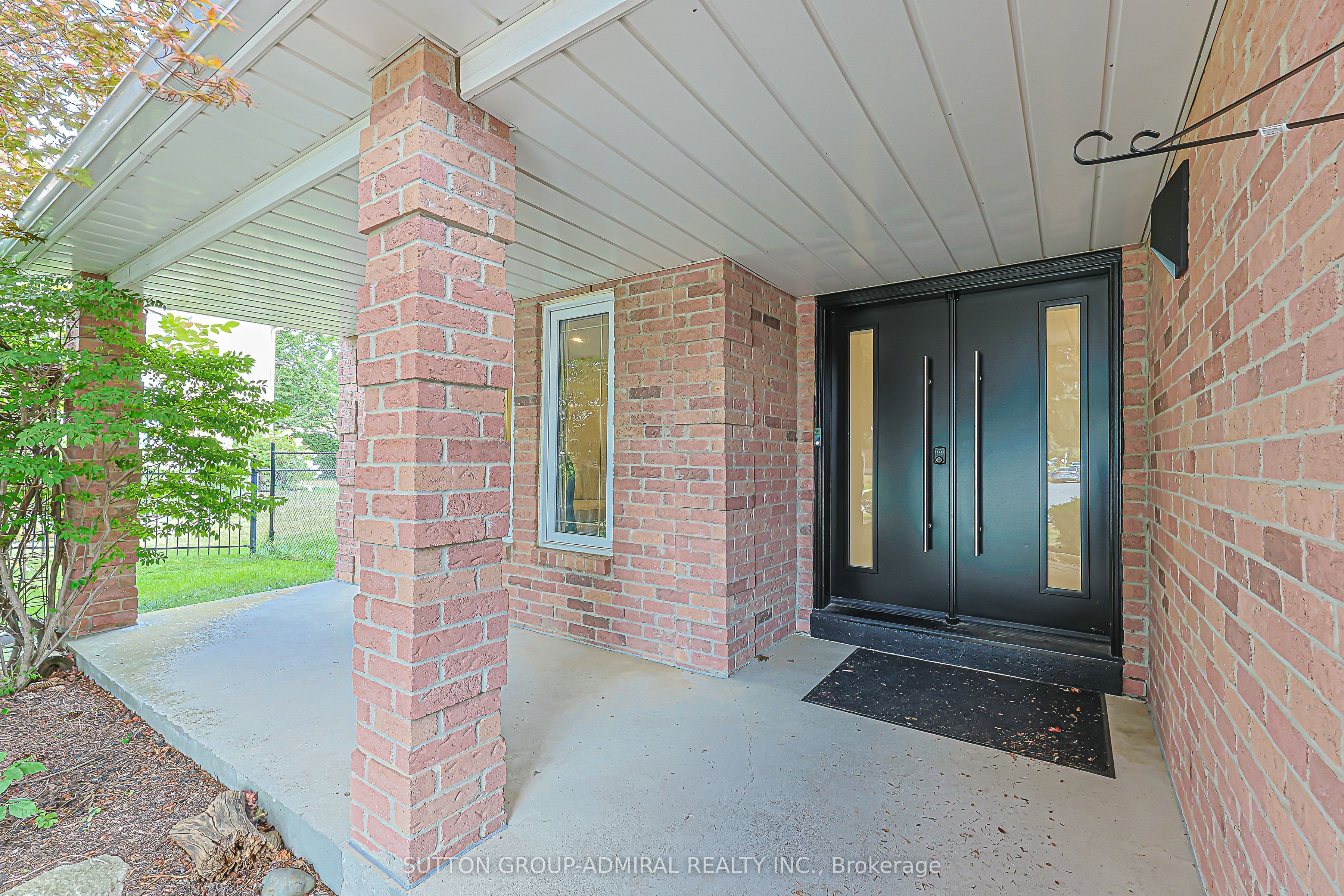 62 Pickett Crescent, Richmond Hill, ON L4C 9L3 photo 2