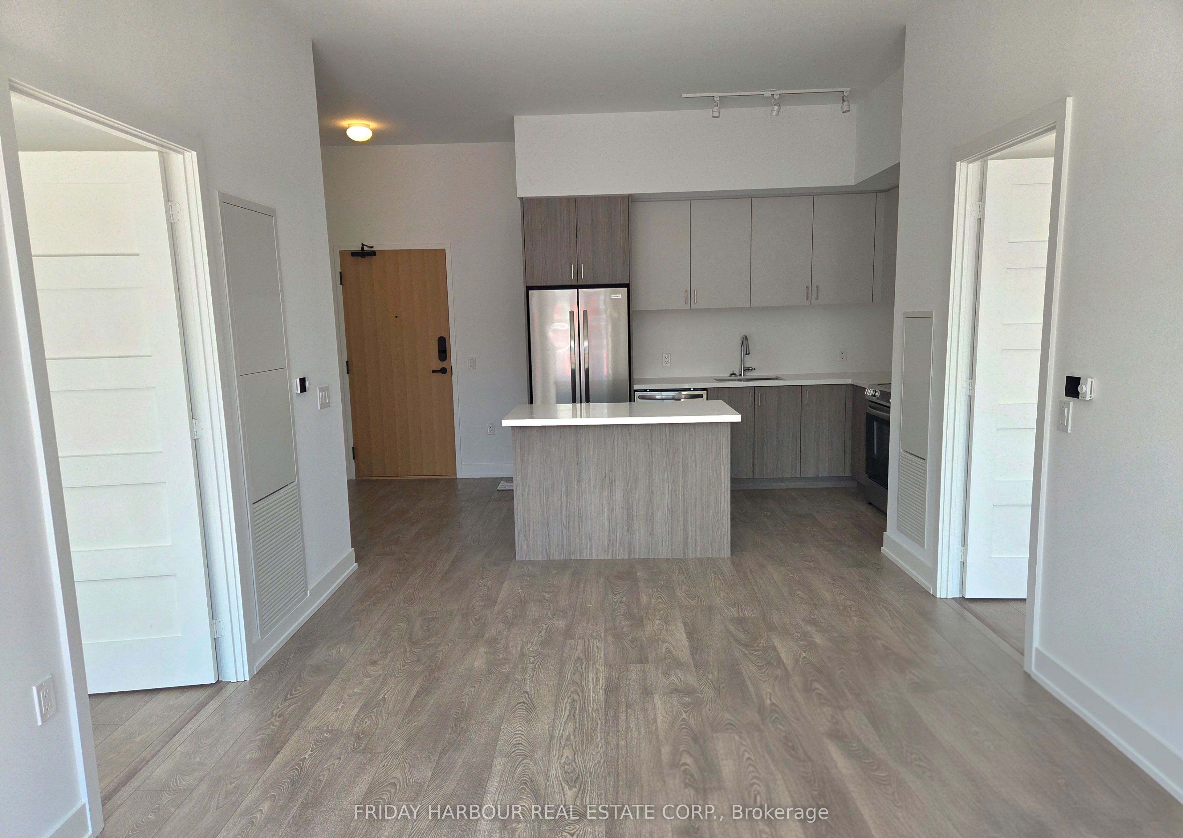 333 Sunseeker Avenue 625, Innisfil, ON L9S 0J7 photo 3