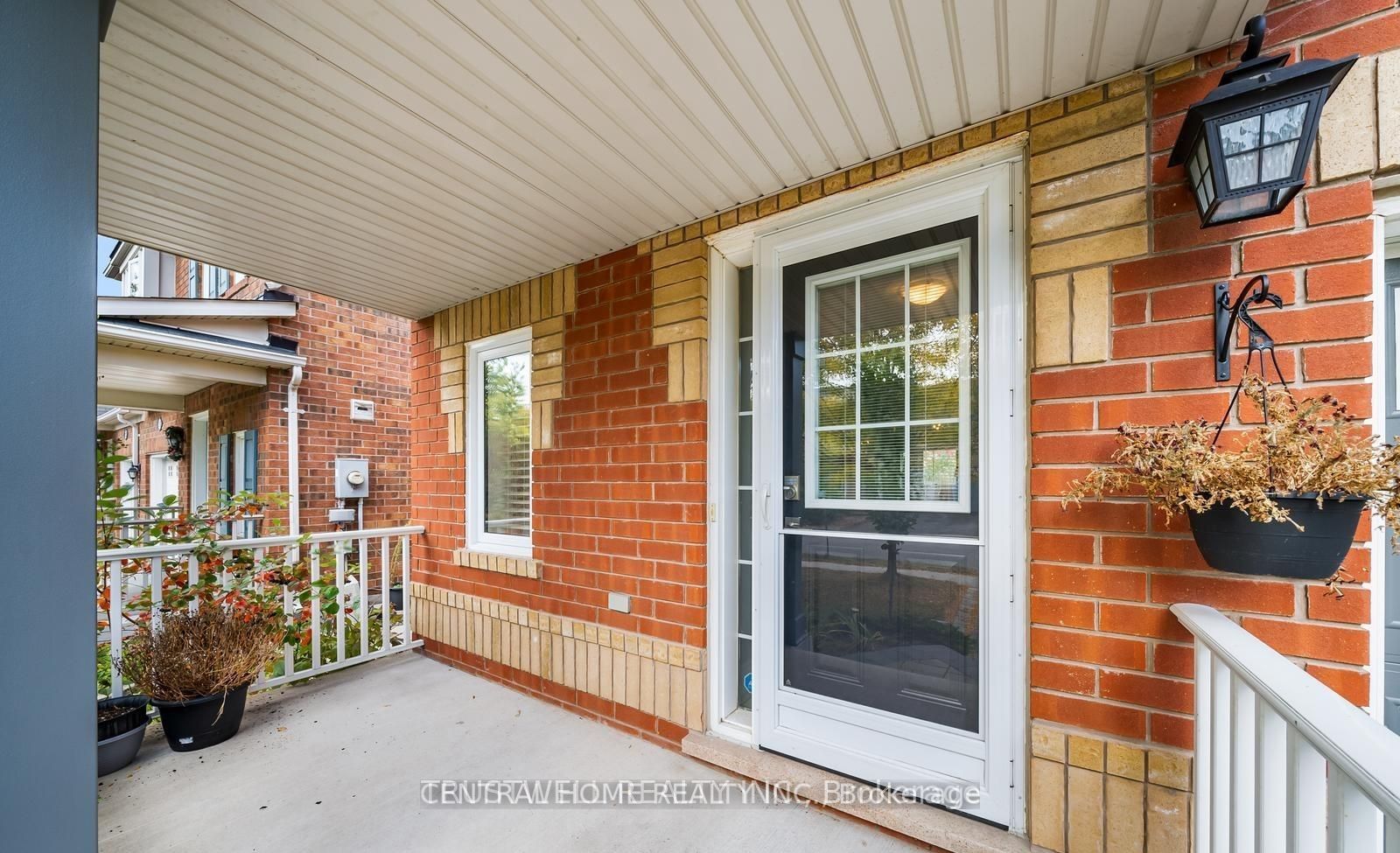 255 Chilcott Crescent, Newmarket, ON L3X 3G7 photo 3
