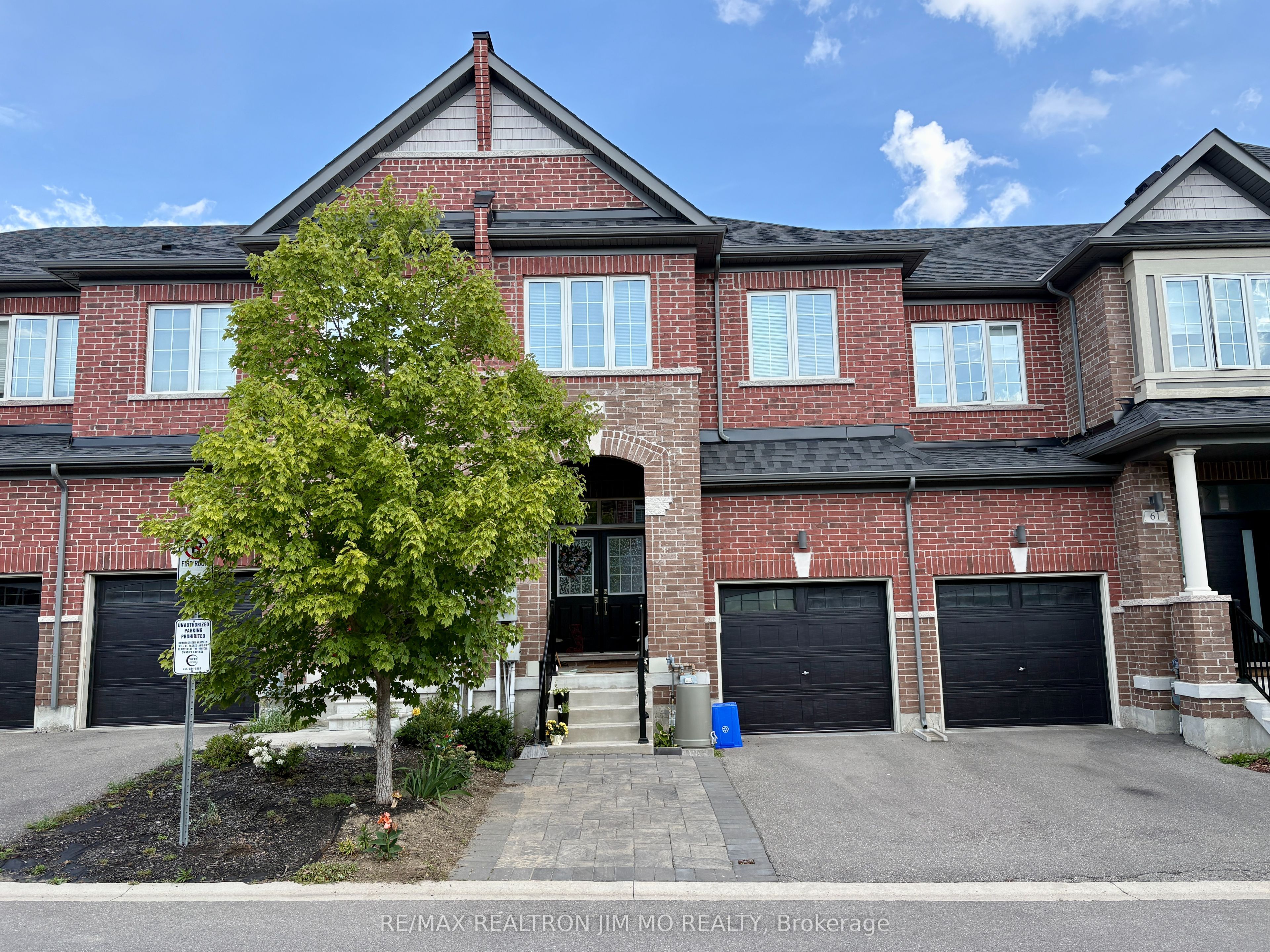 59 Dundonald Trail Basement, Newmarket, ON L3Y 0E1