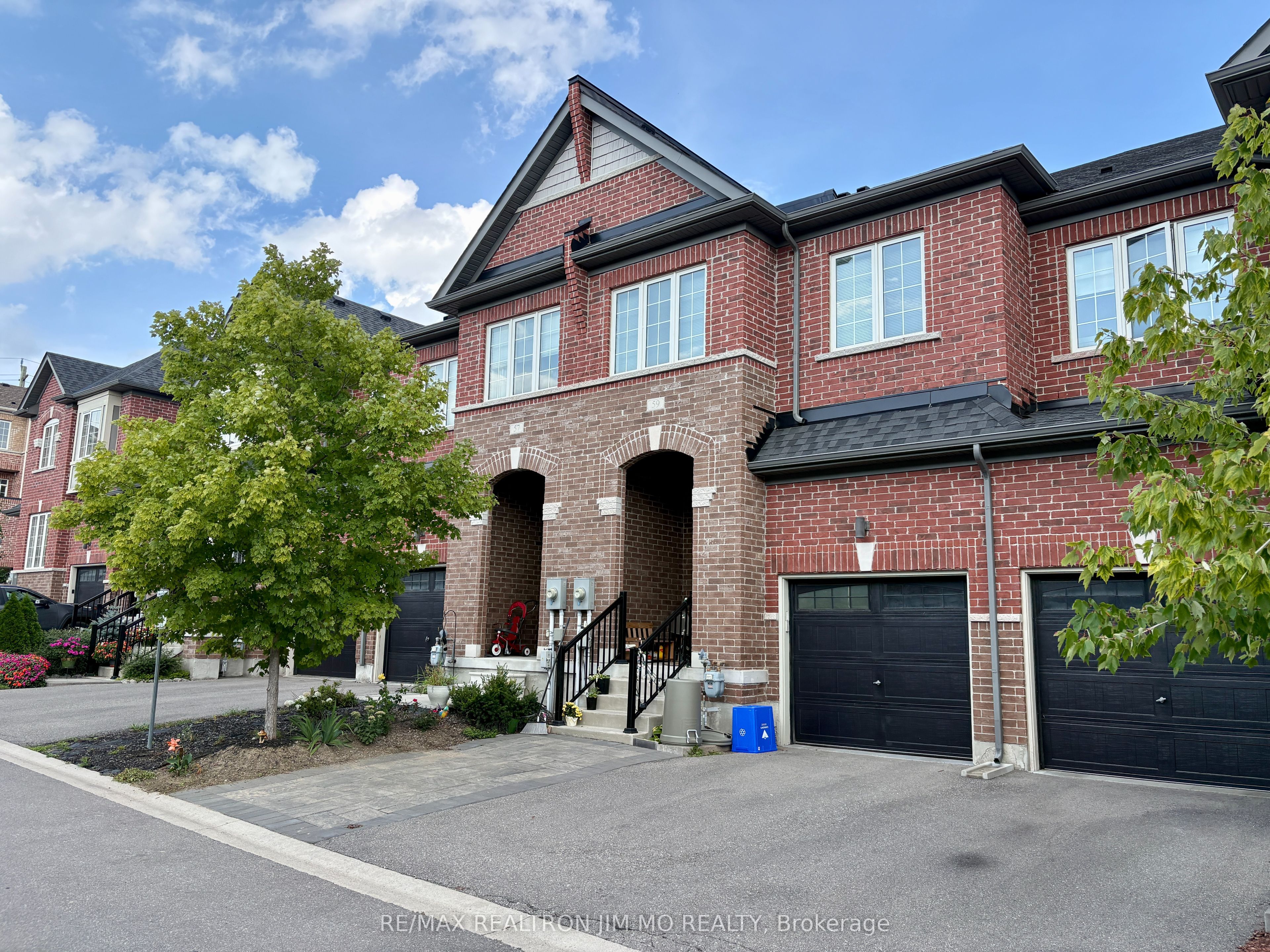 59 Dundonald Trail Basement, Newmarket, ON L3Y 0E1 photo 2
