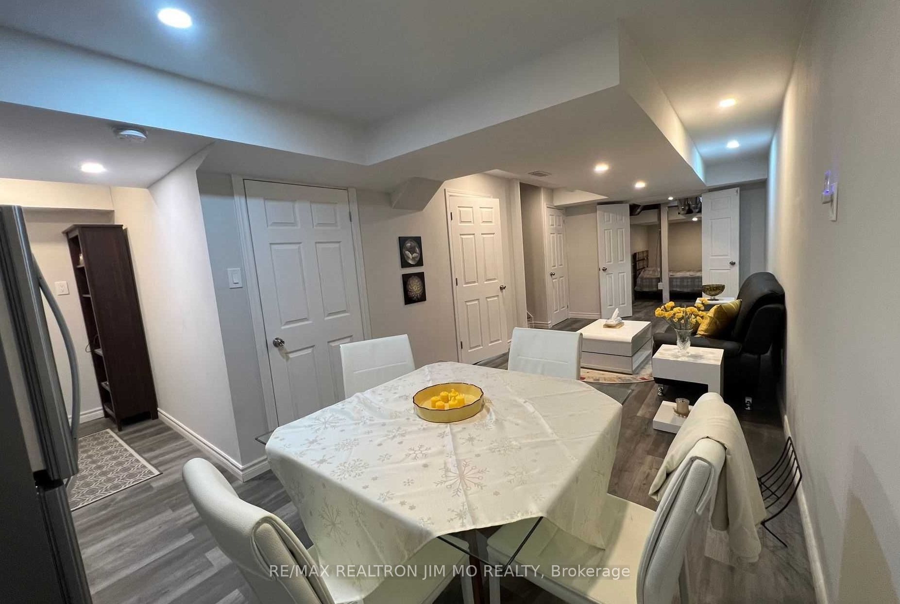 59 Dundonald Trail Basement, Newmarket, ON L3Y 0E1 photo 3