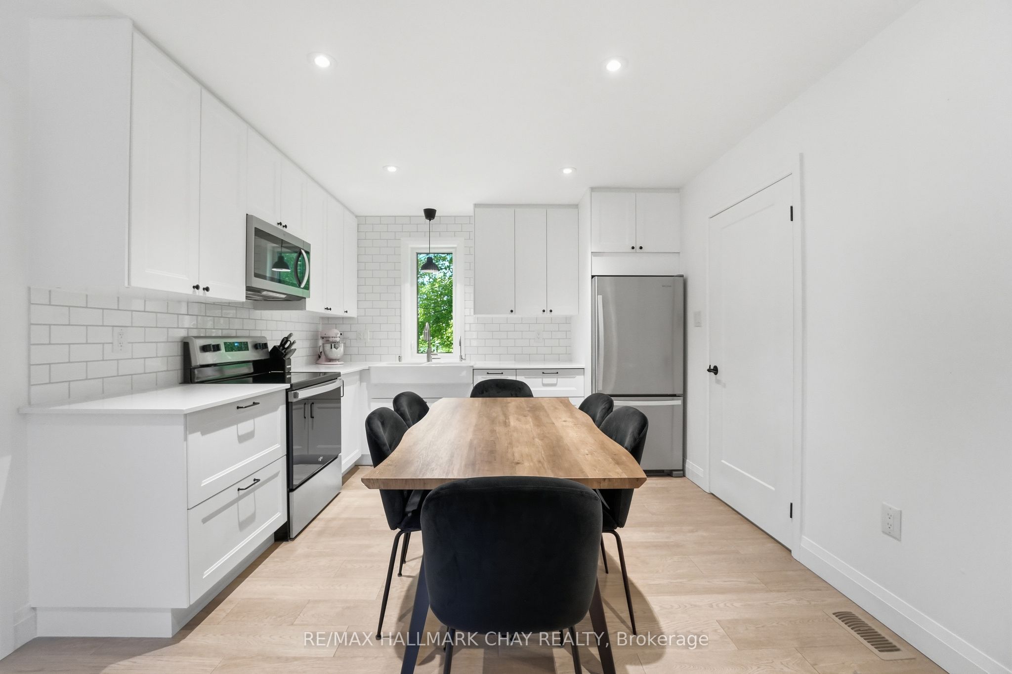 147 Murphy Road, Essa, ON L0M 1B1 photo 3