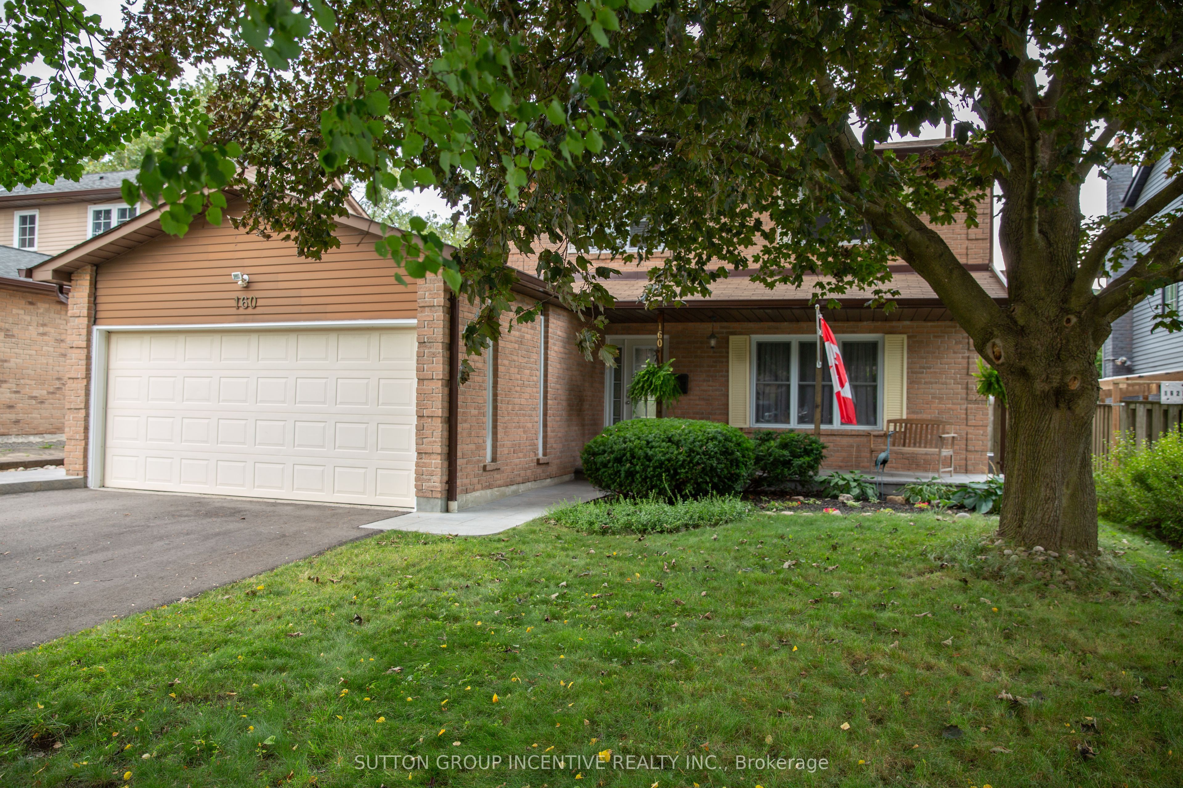 160 Walton Drive, Aurora, ON L4G 3R8 photo 2