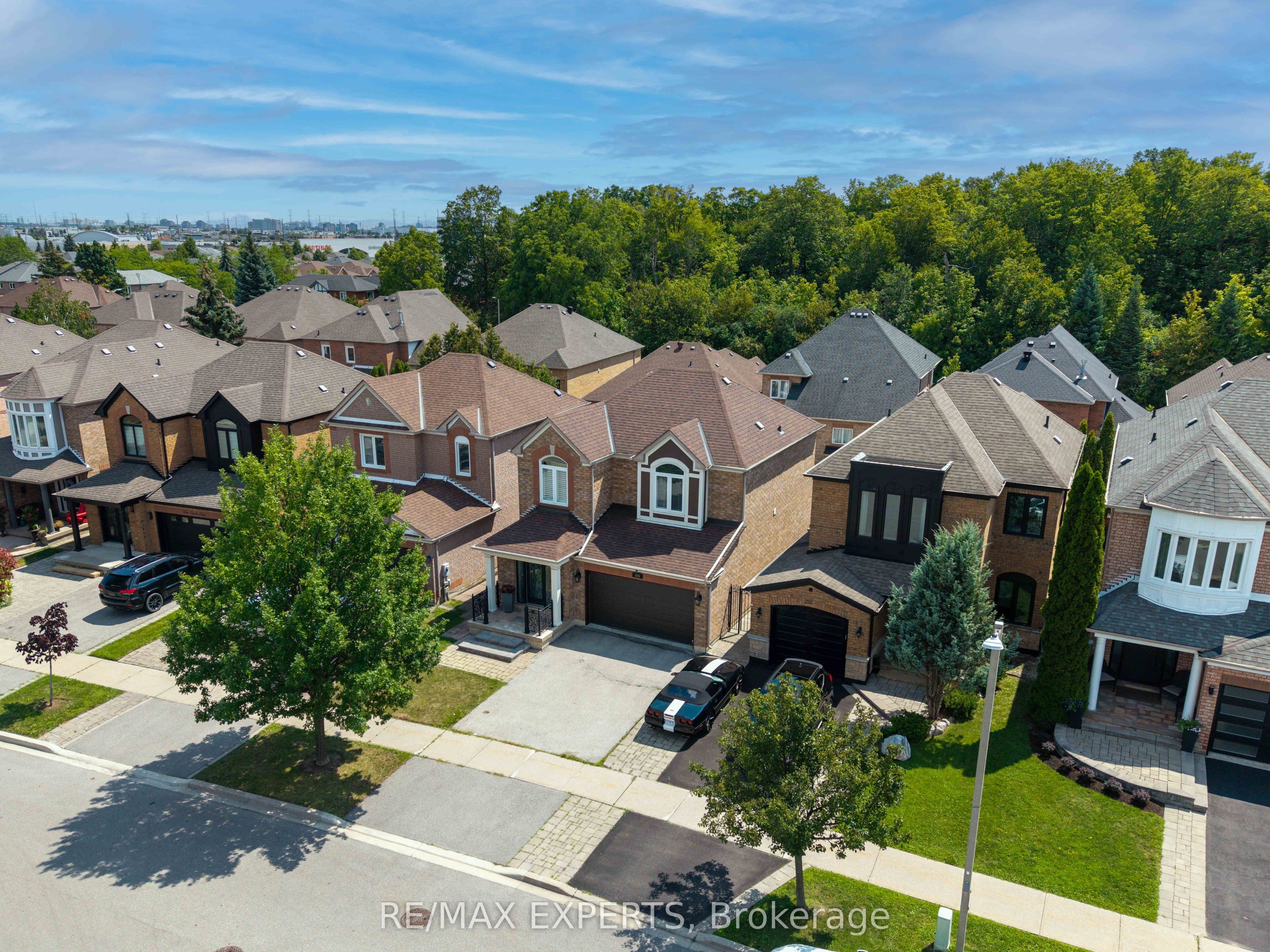 255 Matthew Drive, Vaughan, ON L4L 9B4 photo 2