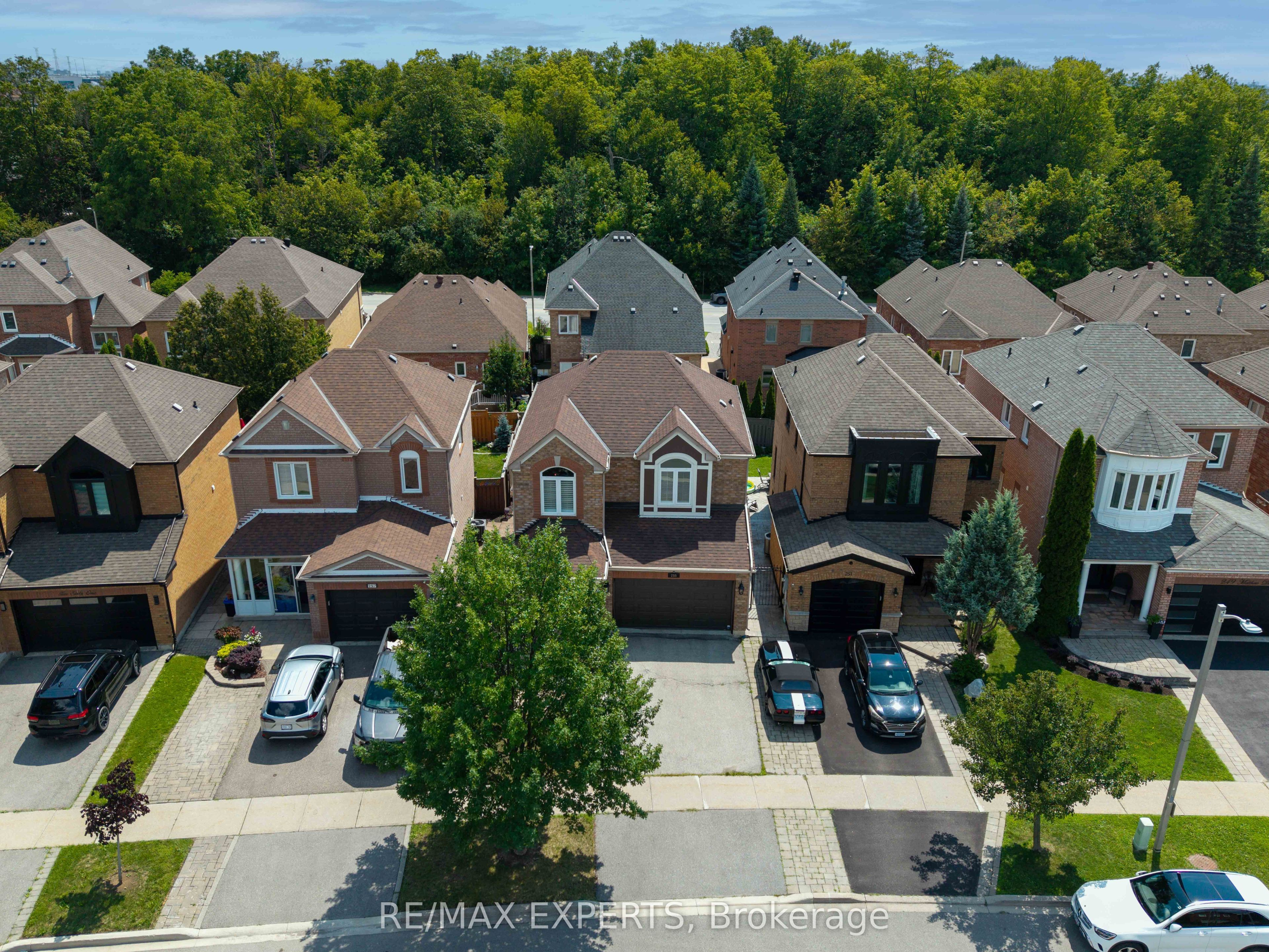 255 Matthew Drive, Vaughan, ON L4L 9B4 photo 3