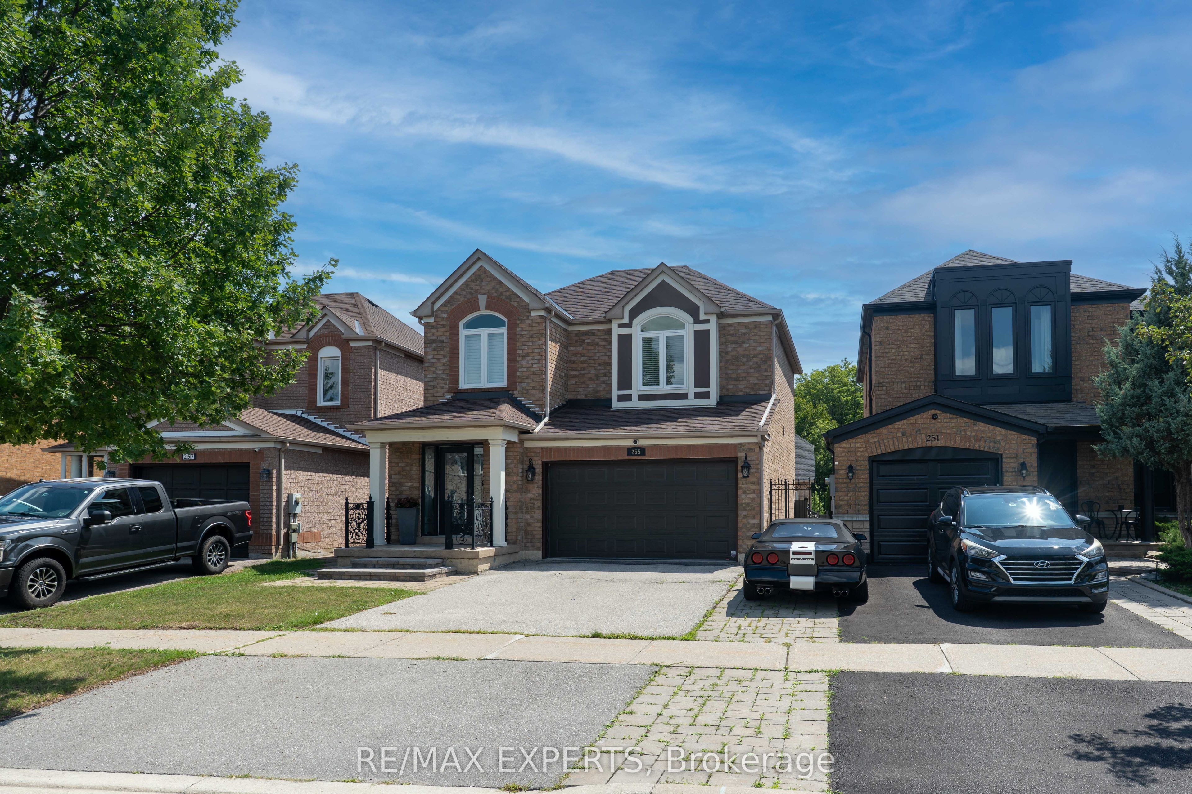 255 Matthew Drive, Vaughan, ON L4L 9B4 photo 4