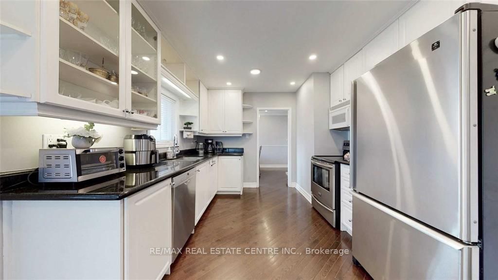 259 Simcoe Road, Bradford West Gwillimbury, ON L3Z 1Y5 photo 5