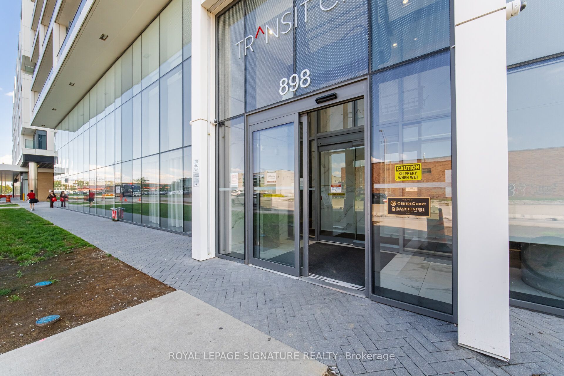 898 Portage Parkway 5301, Vaughan, ON L4K 0J6 photo 2