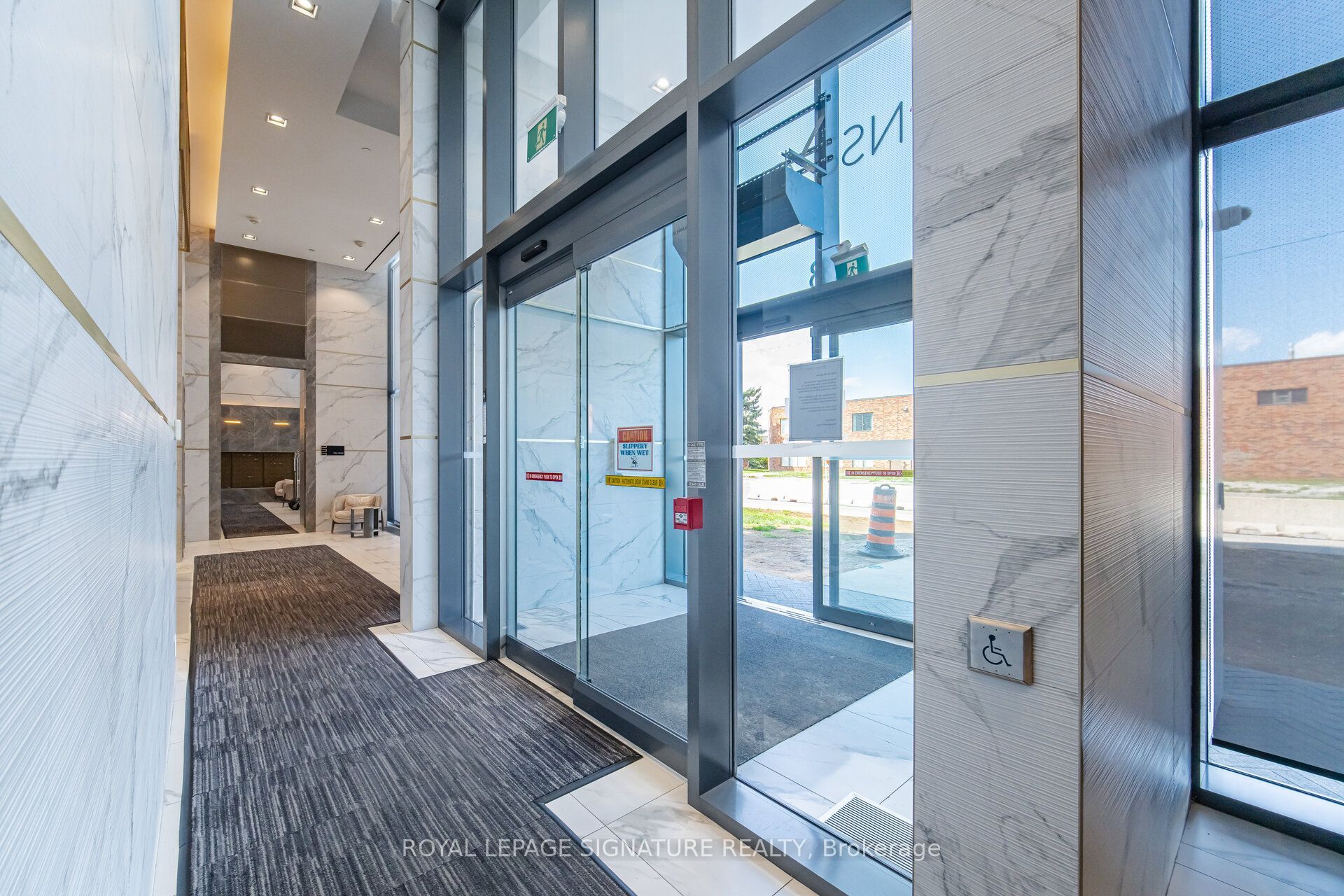 898 Portage Parkway 5301, Vaughan, ON L4K 0J6 photo 3