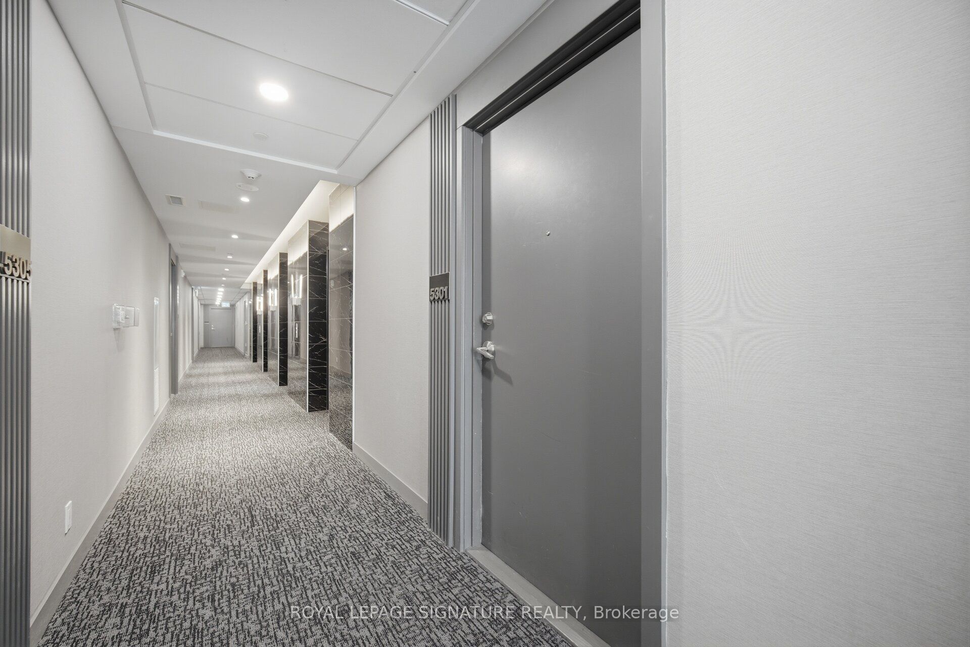 898 Portage Parkway 5301, Vaughan, ON L4K 0J6 photo 4