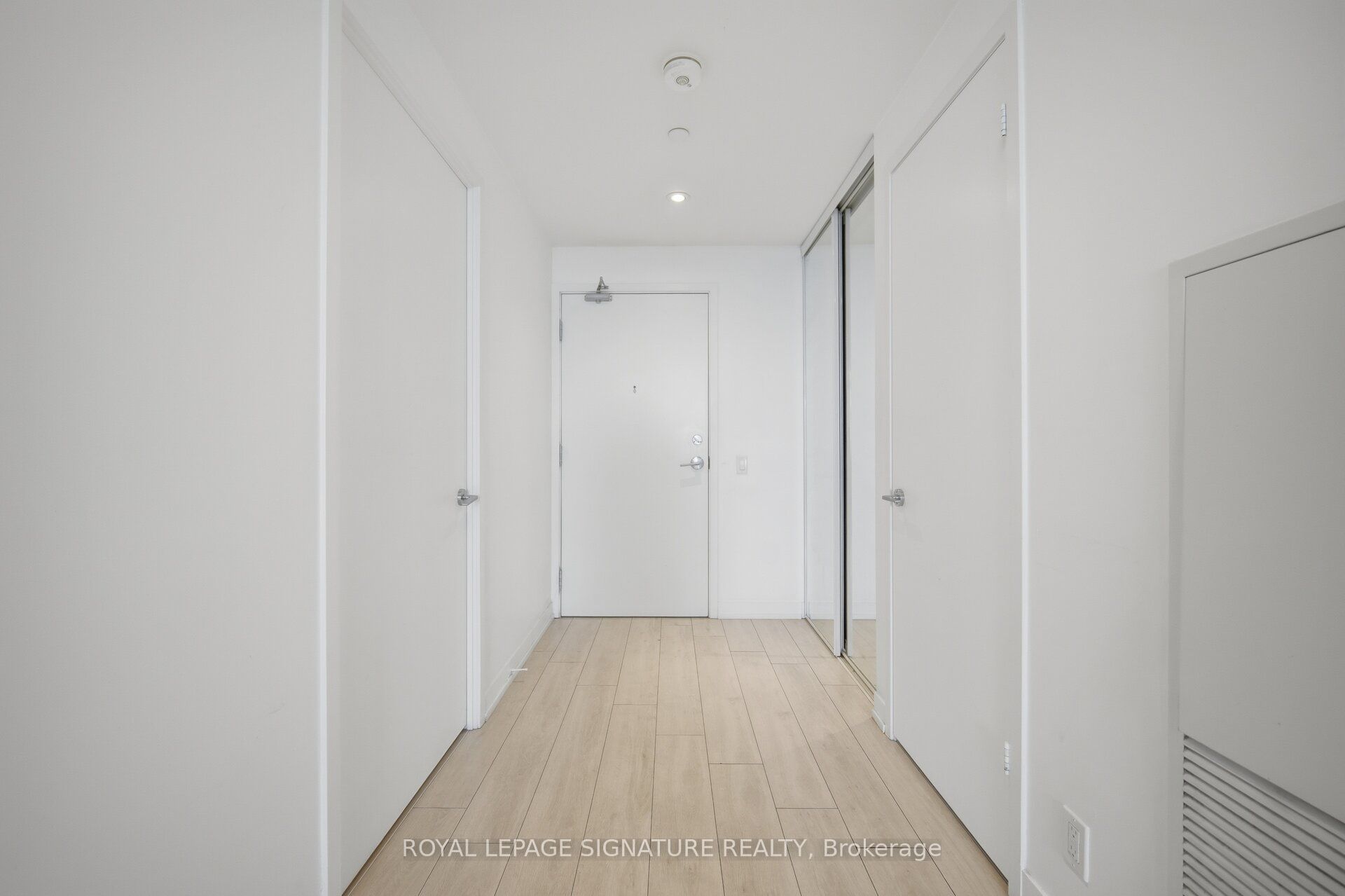 898 Portage Parkway 5301, Vaughan, ON L4K 0J6 photo 5