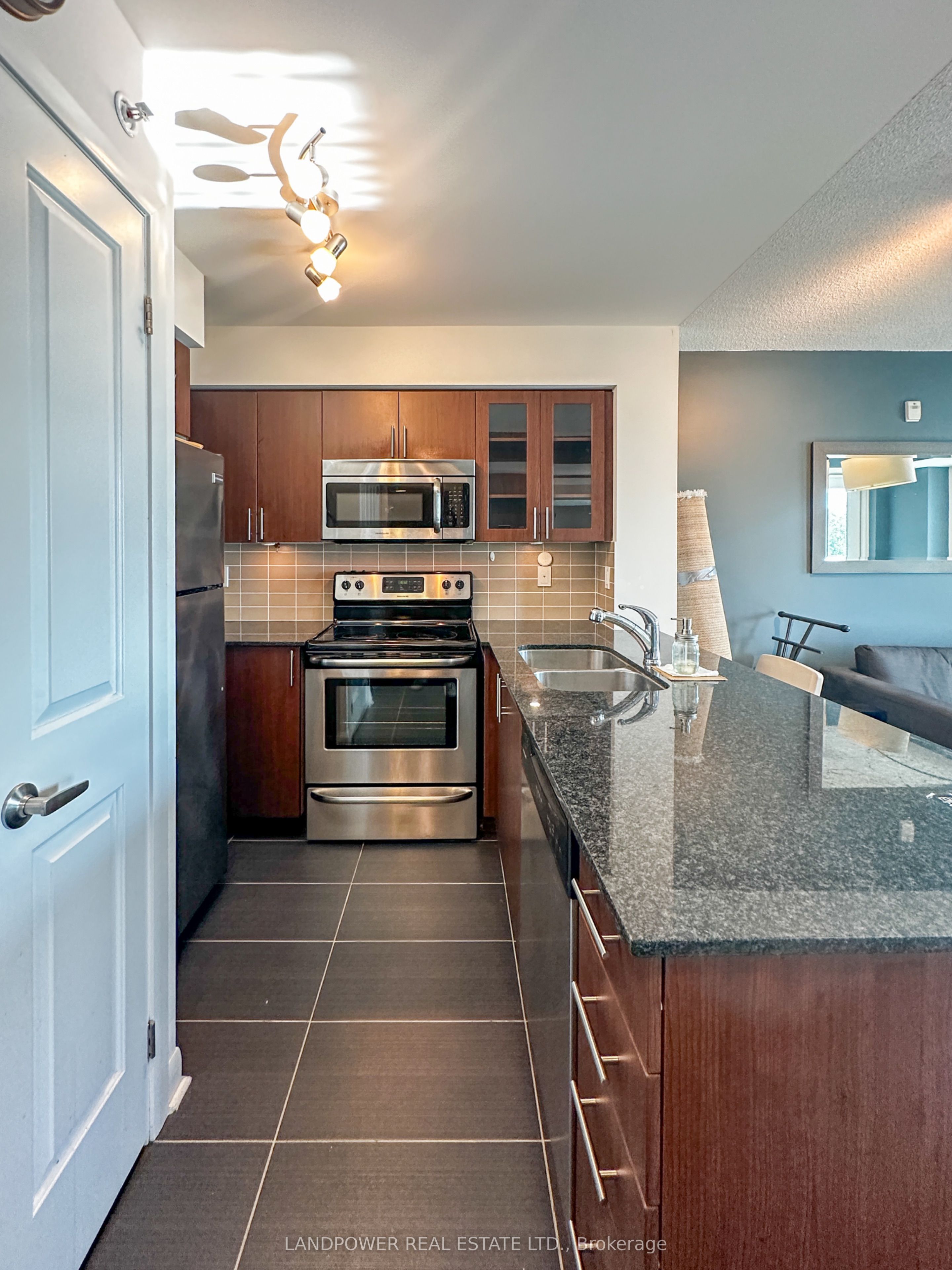 75 Norman Bethune Avenue 504, Richmond Hill, ON L4B 0B6 photo 3