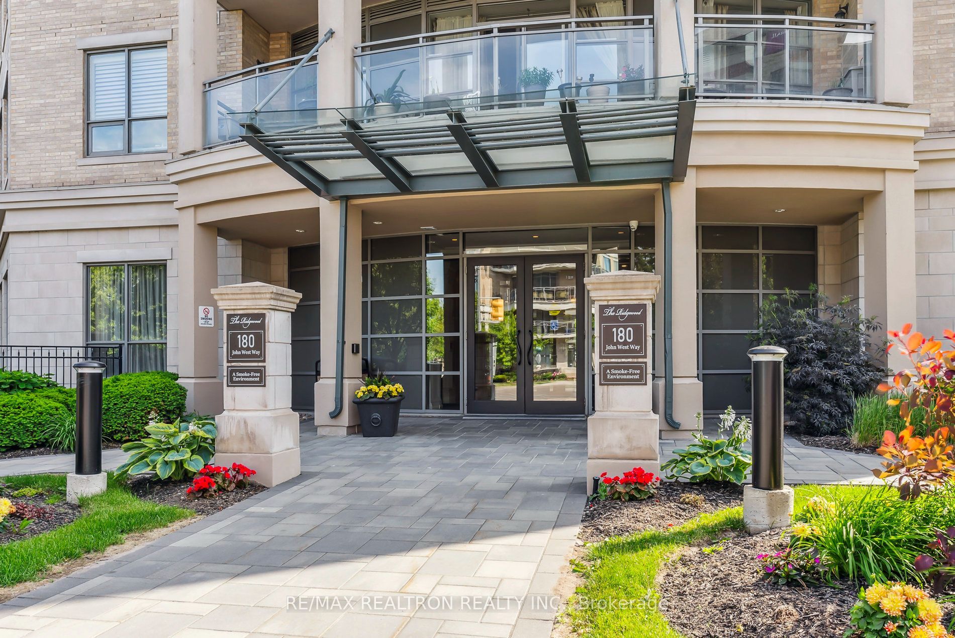 180 John Way W 304, Aurora, ON L4G 0R3