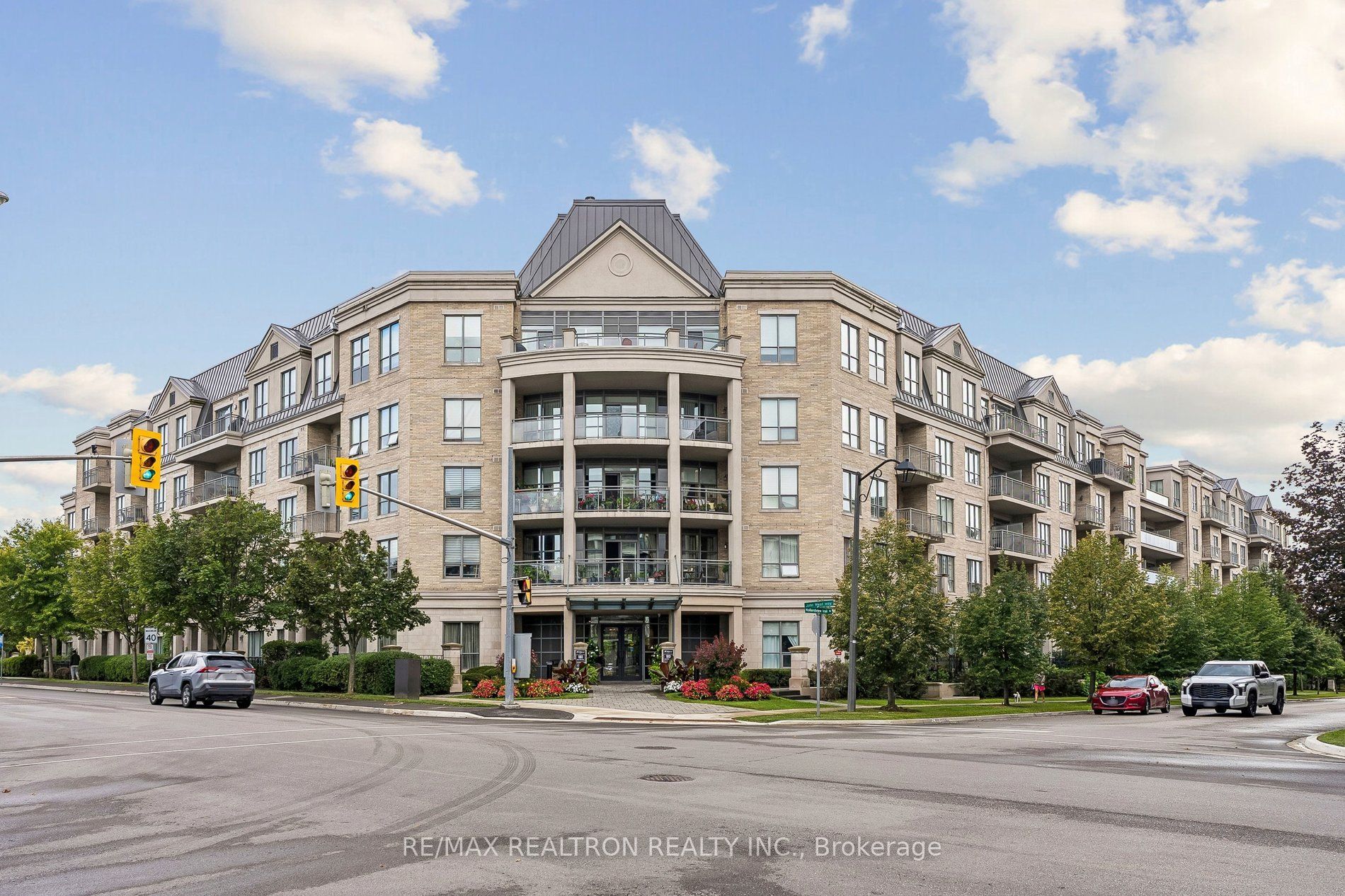 180 John Way W 304, Aurora, ON L4G 0R3 photo 2