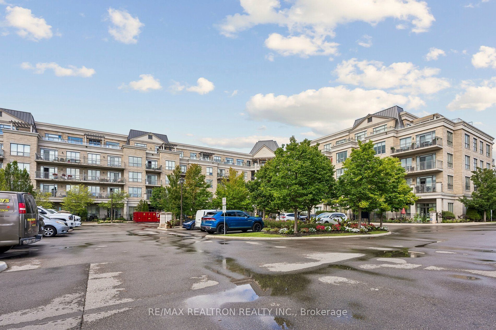 180 John Way W 304, Aurora, ON L4G 0R3 photo 3