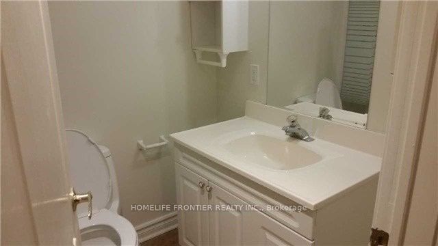 144 Shaftsbury Avenue Lower Apartment, Richmond Hill, ON L4C 0G2 photo 3