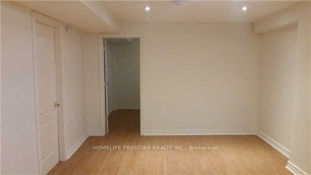 144 Shaftsbury Avenue Lower Apartment, Richmond Hill, ON L4C 0G2 photo 4