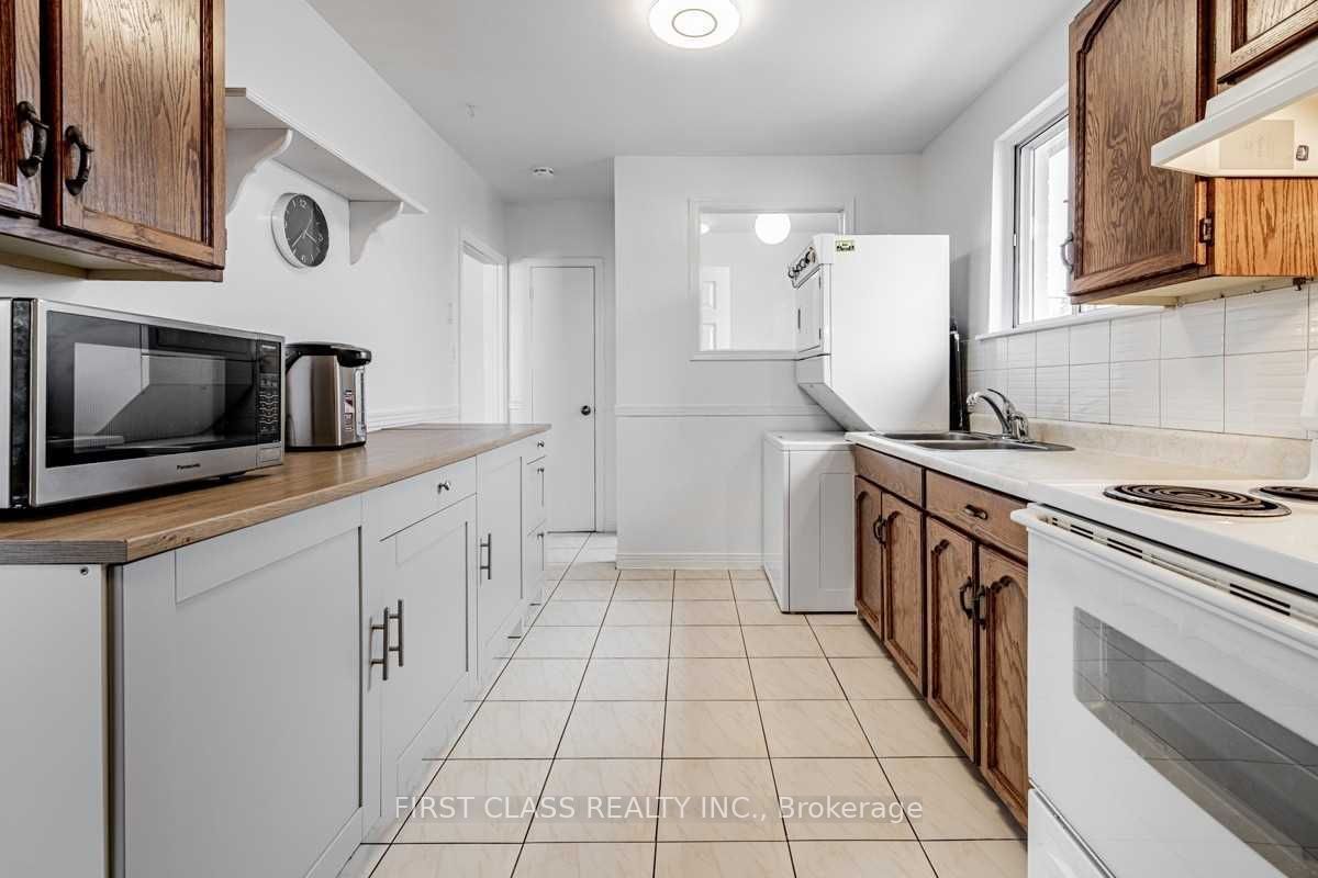 260 Taylor Mills Drive N Main Fl, Richmond Hill, ON L4C 2T7 photo 4