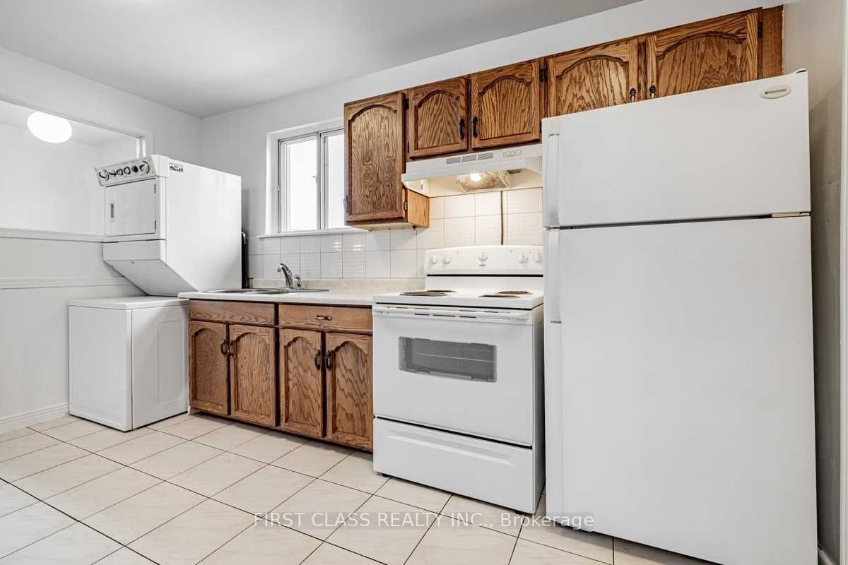 260 Taylor Mills Drive N Main Fl, Richmond Hill, ON L4C 2T7 photo 5
