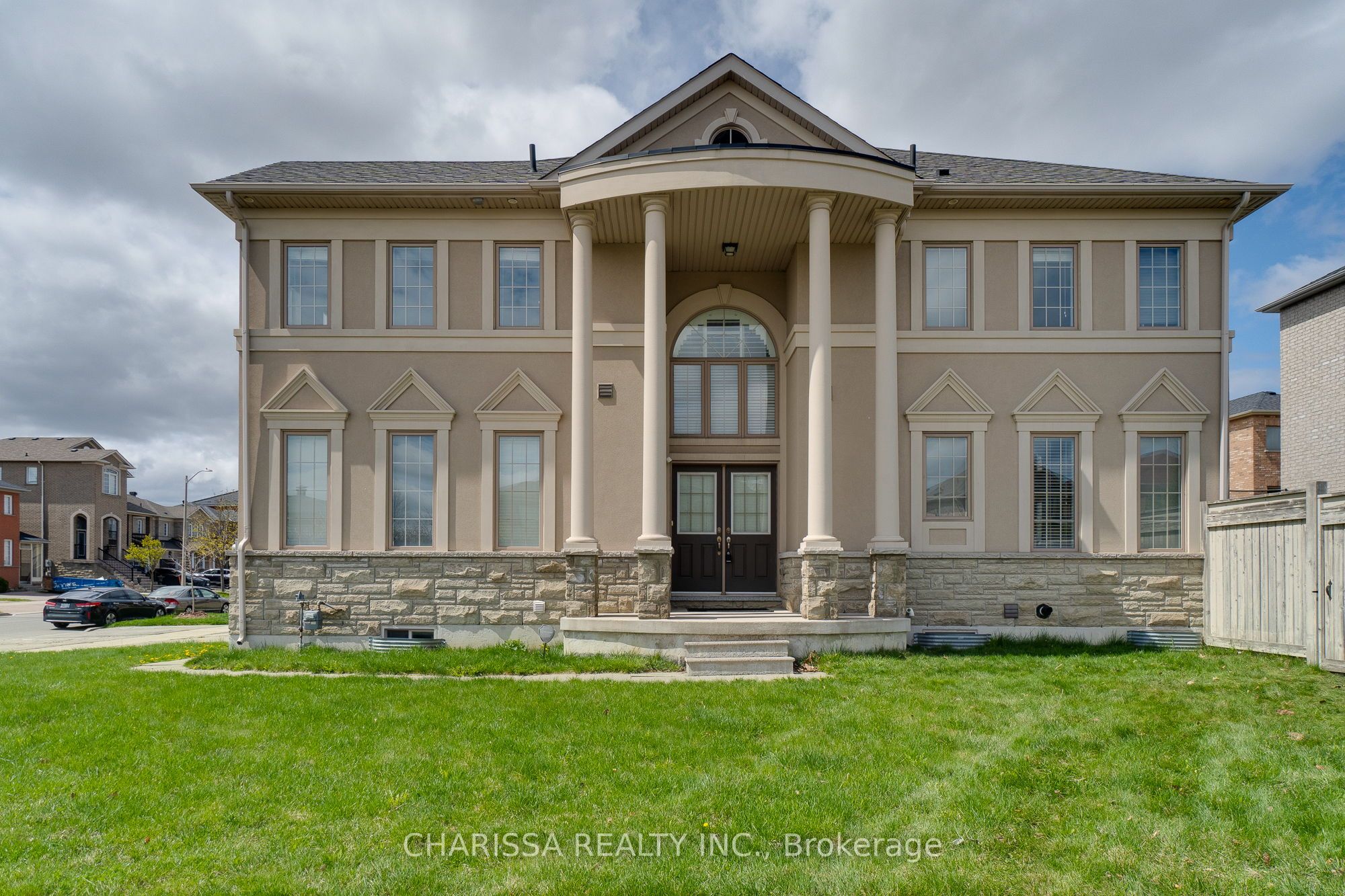 2 HAWSTONE Road, Vaughan, ON L4H 4G5