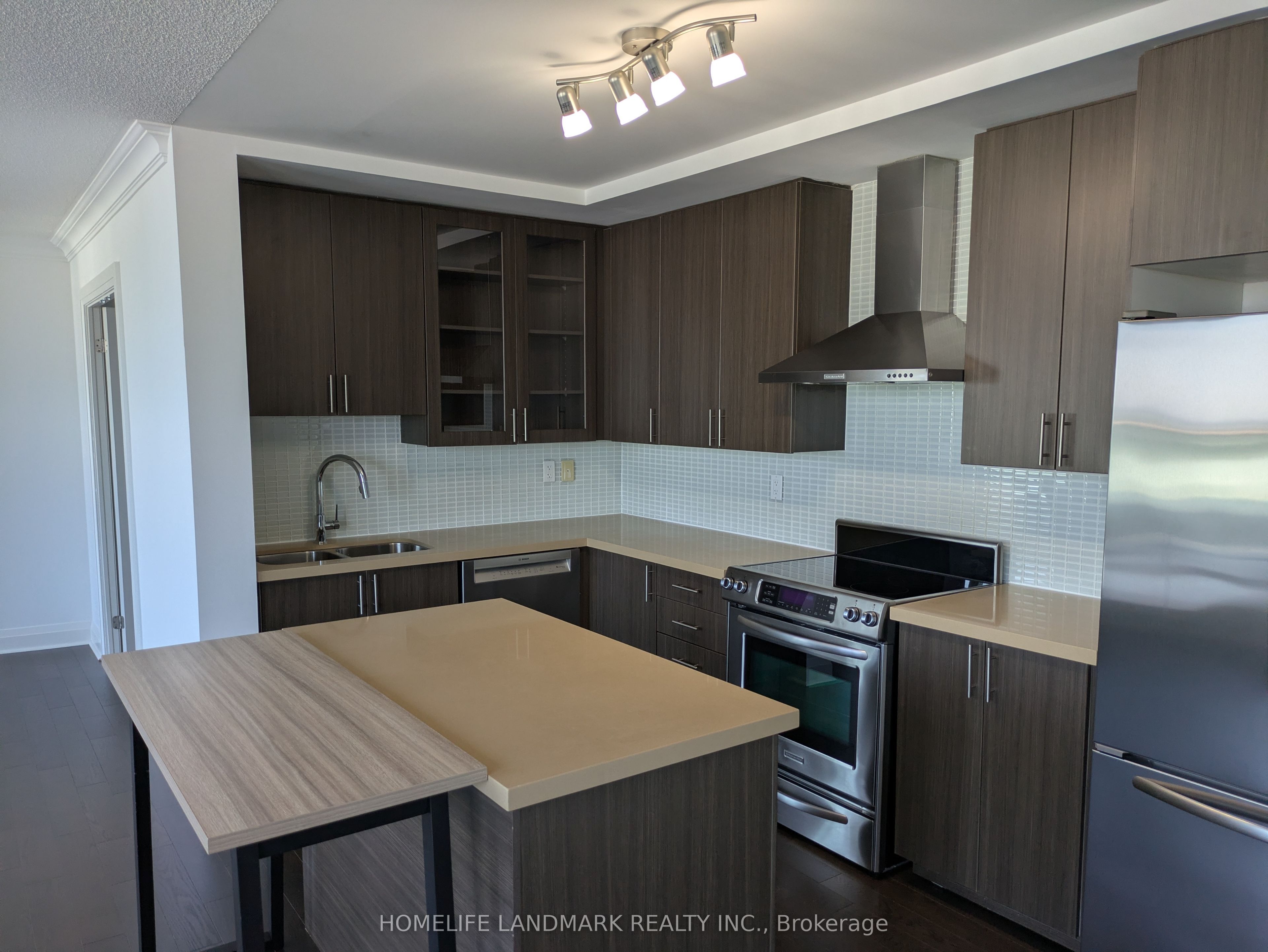 75 Norman Bethune Avenue 1008, Richmond Hill, ON L4B 0B6 photo 3
