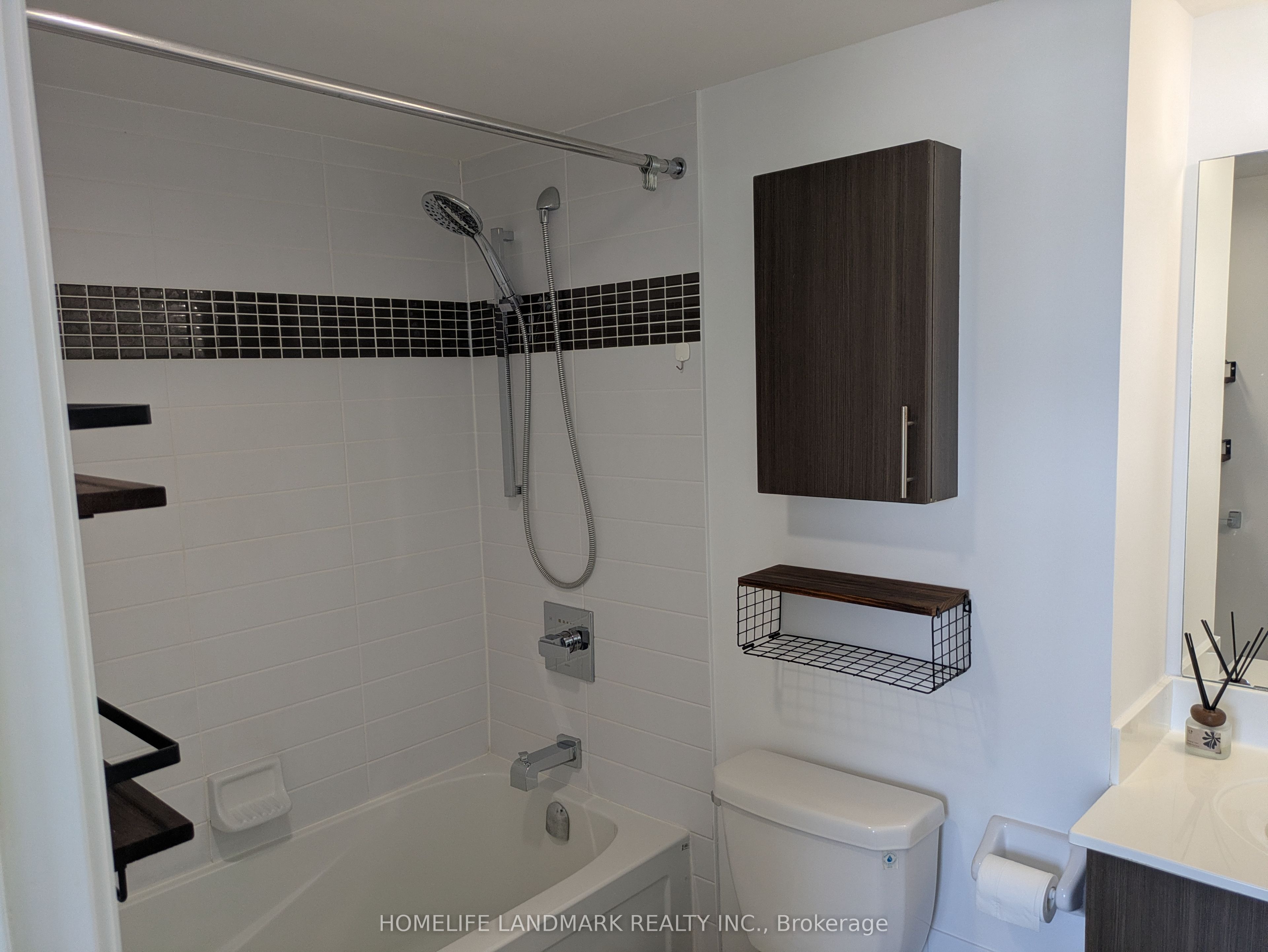 75 Norman Bethune Avenue 1008, Richmond Hill, ON L4B 0B6 photo 5