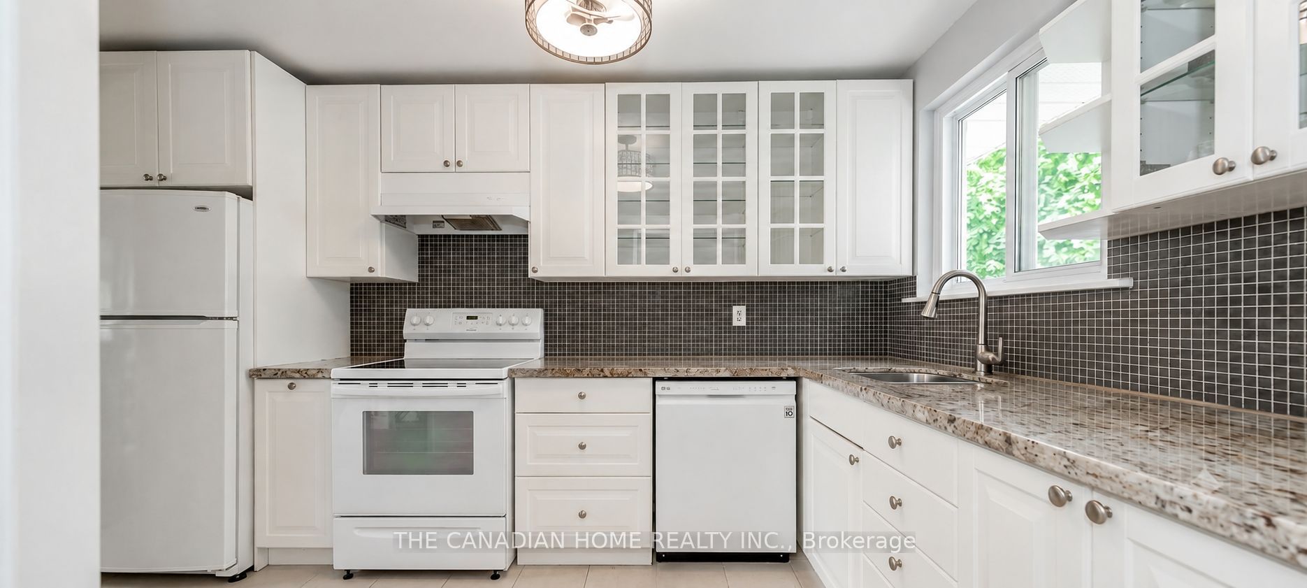 802 Pam Crescent, Newmarket, ON L3Y 5B6 photo 4