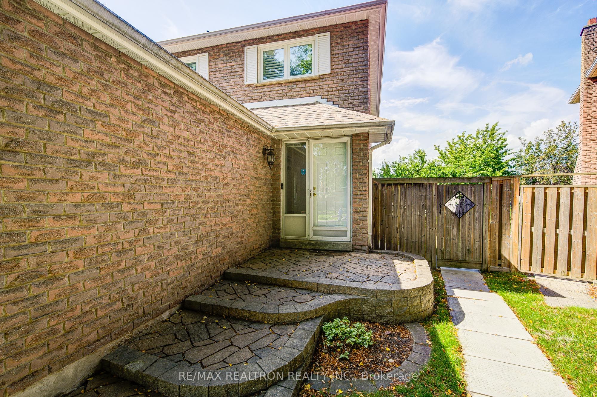 26 Mercer Crescent, Markham, ON L3P 4K3 photo 2