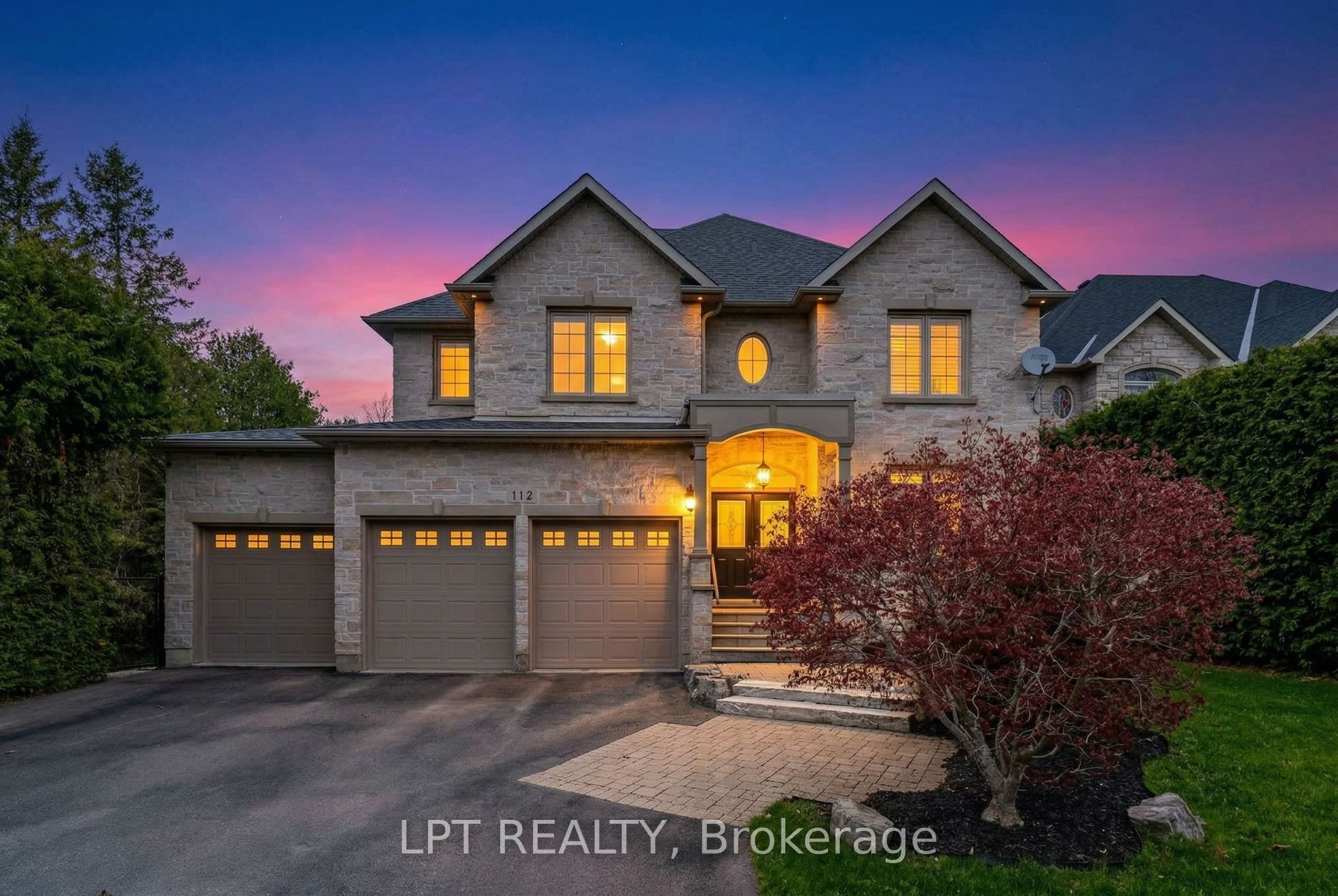 112 Tyler Street, Aurora, ON L4G 2N3