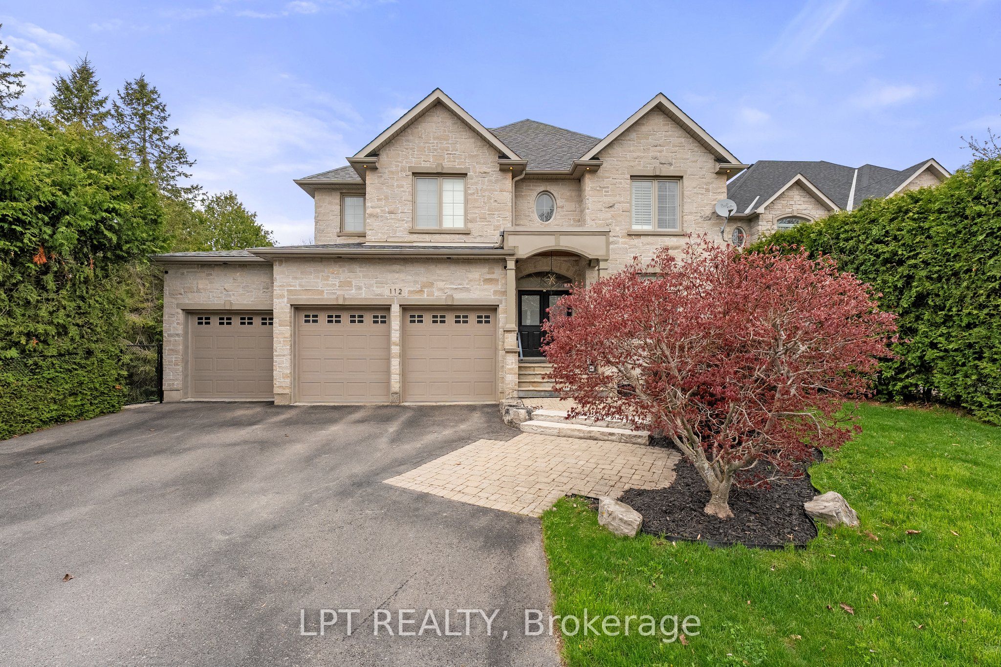 112 Tyler Street, Aurora, ON L4G 2N3 photo 2