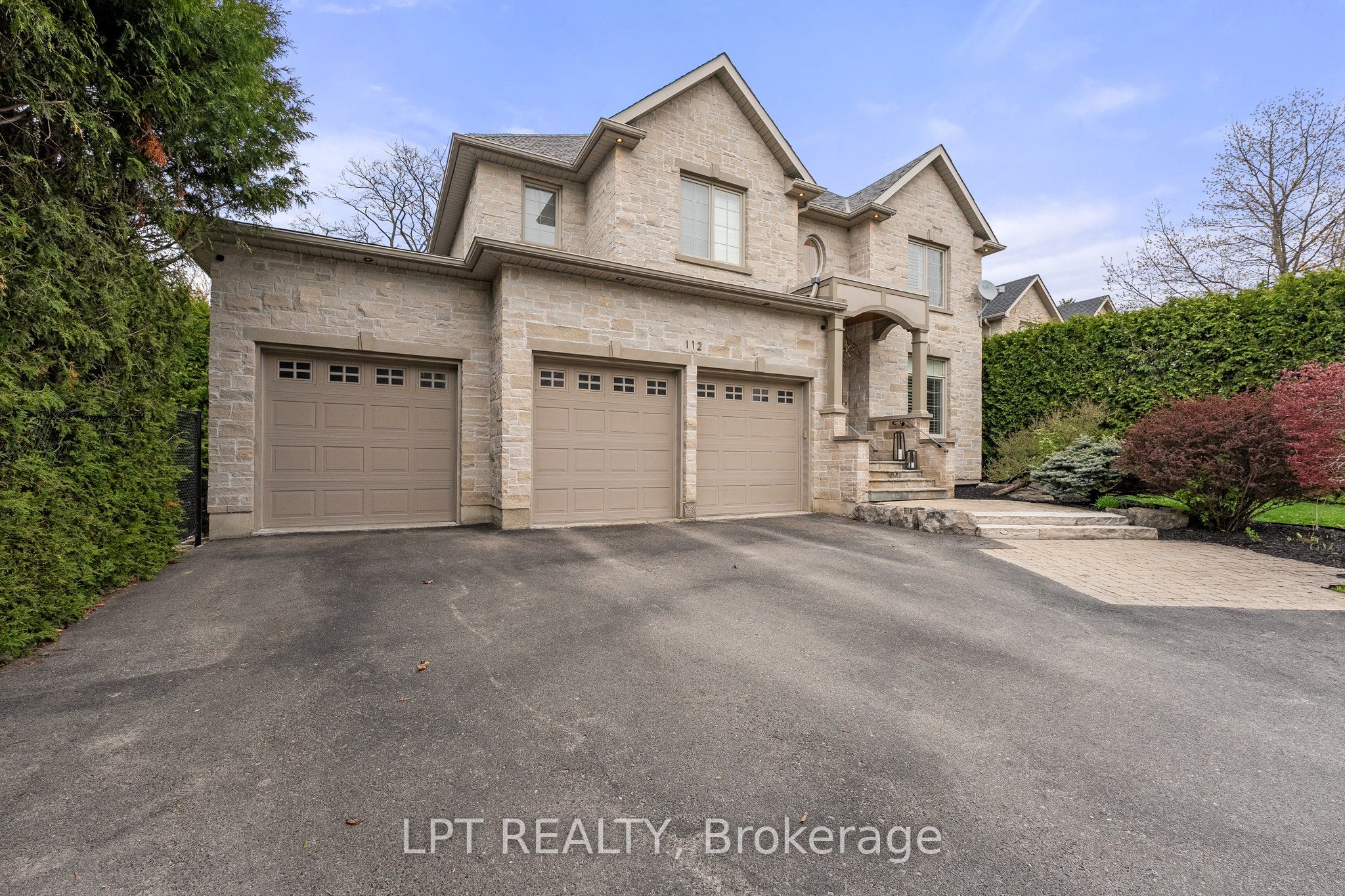112 Tyler Street, Aurora, ON L4G 2N3 photo 3